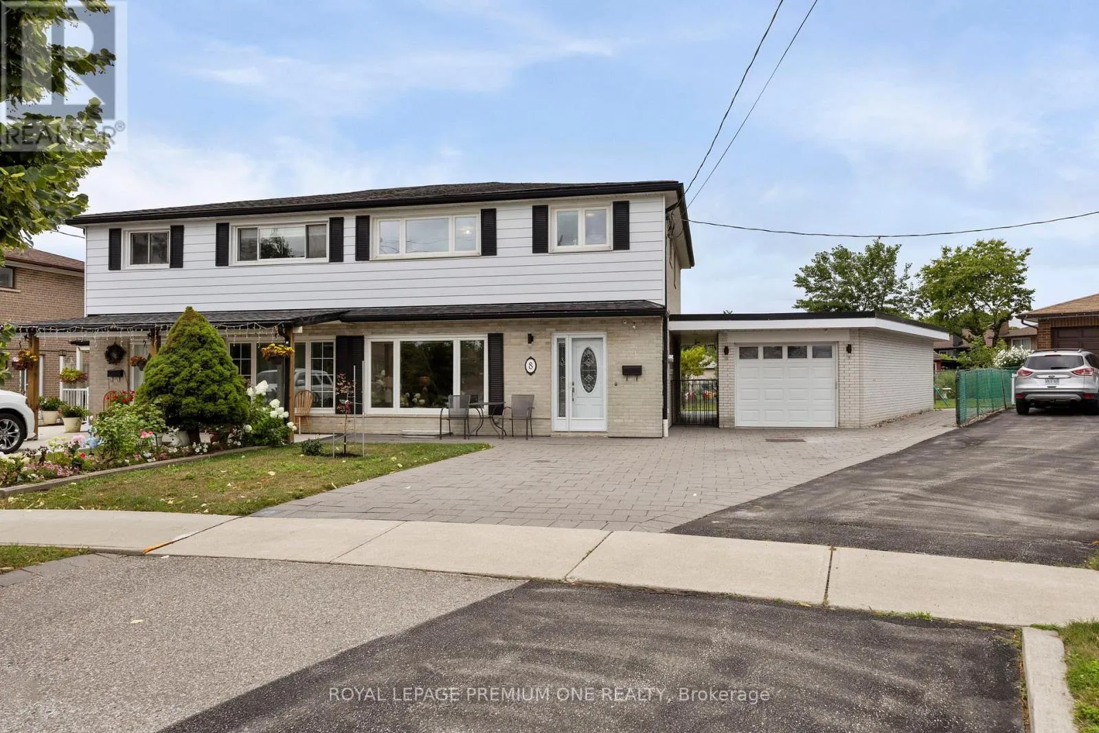 8 BUTTERCUP CRESCENT