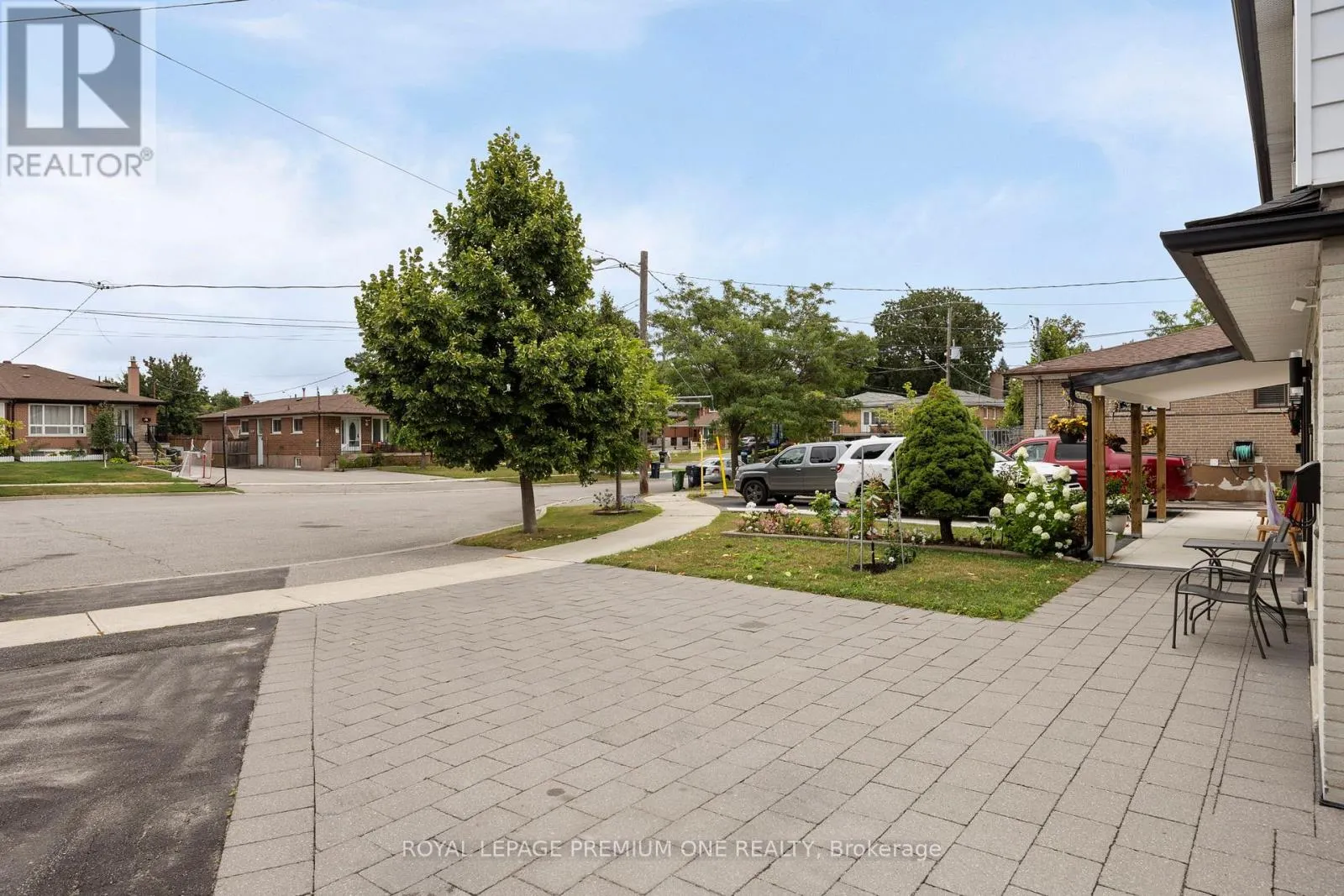8 BUTTERCUP CRESCENT