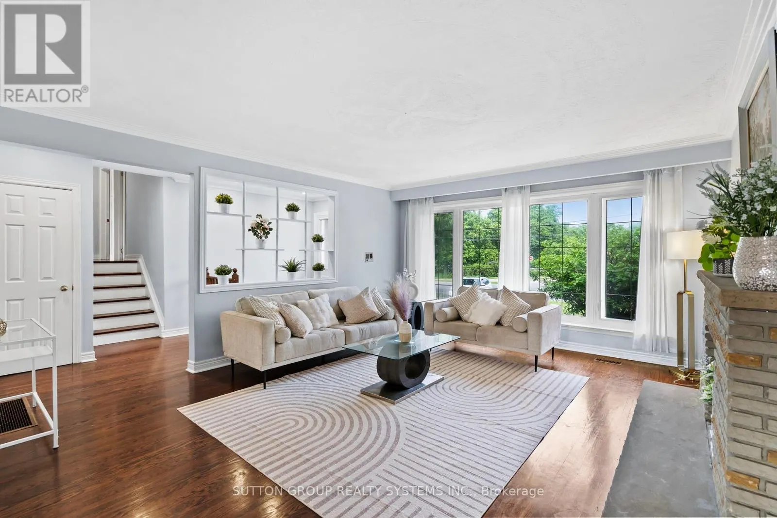 732 ROYAL YORK ROAD