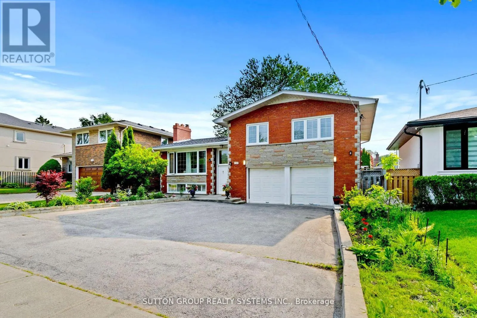 732 ROYAL YORK ROAD