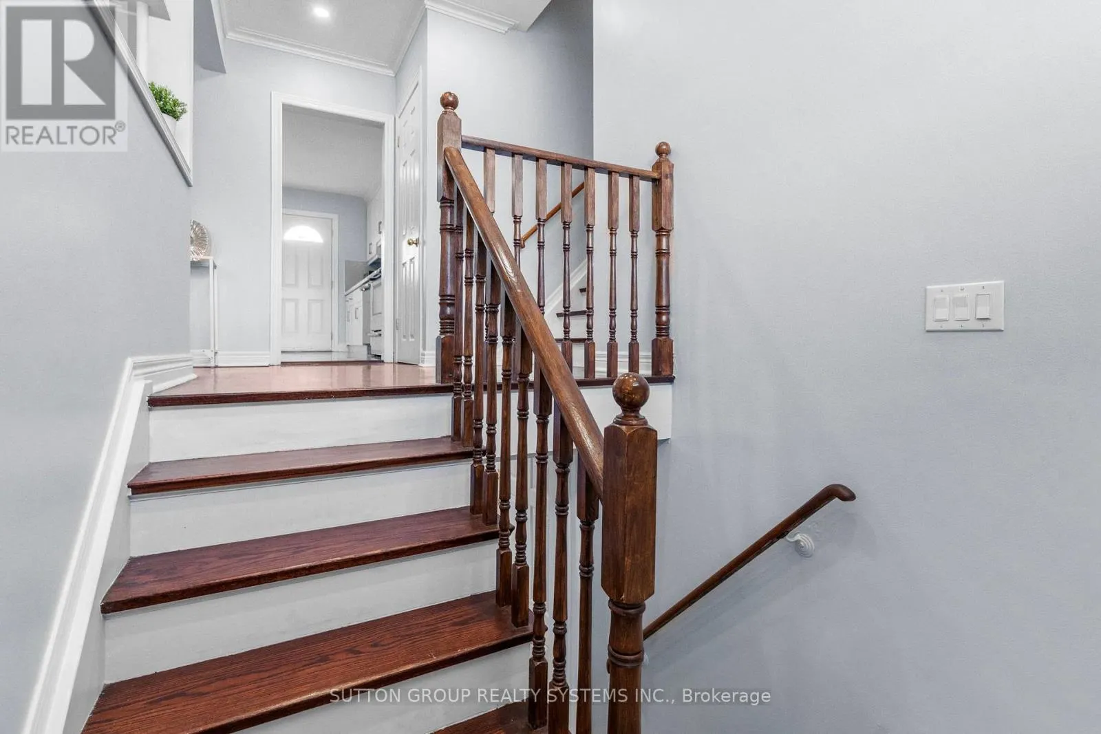 732 ROYAL YORK ROAD