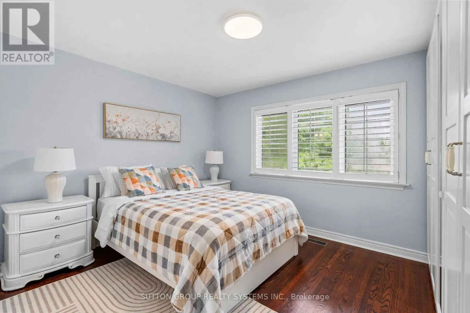 732 ROYAL YORK ROAD