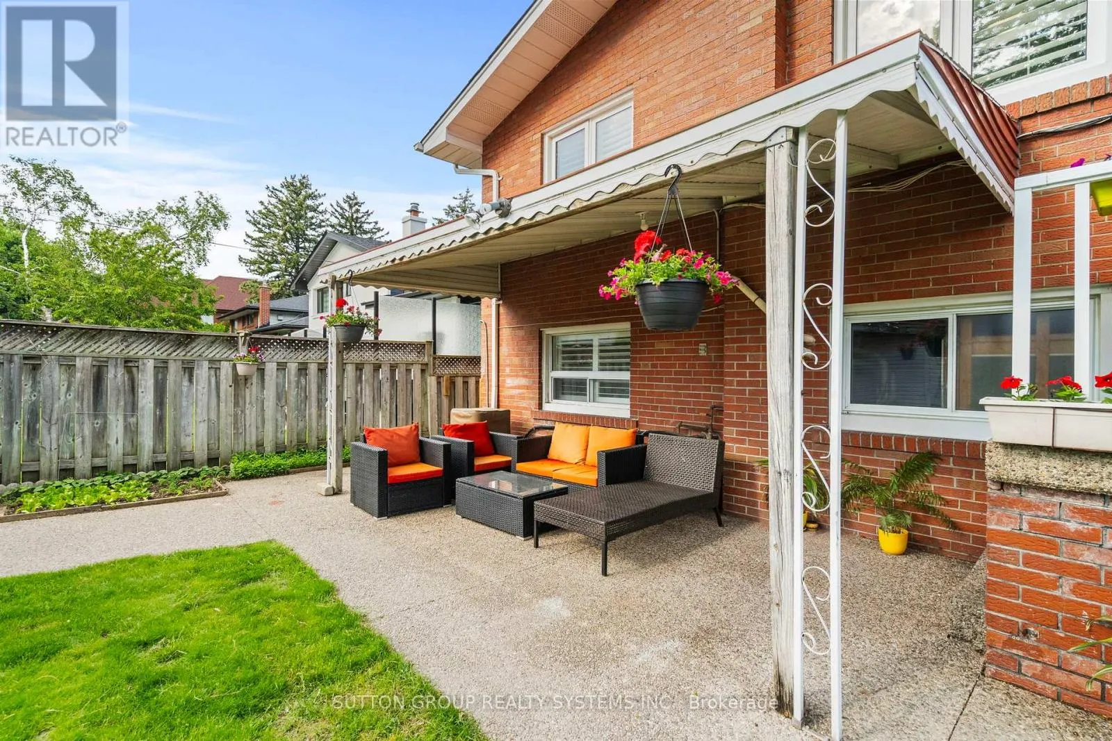 732 ROYAL YORK ROAD