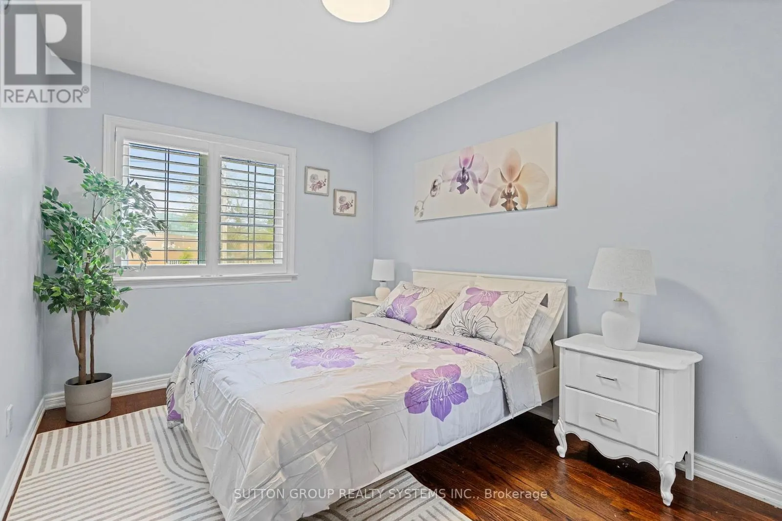 732 ROYAL YORK ROAD