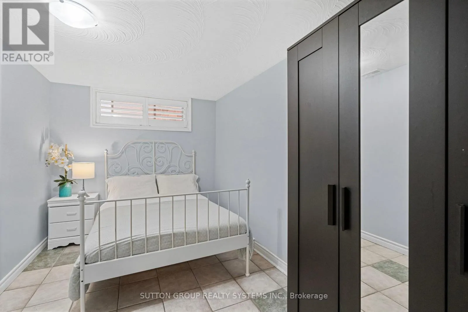 732 ROYAL YORK ROAD