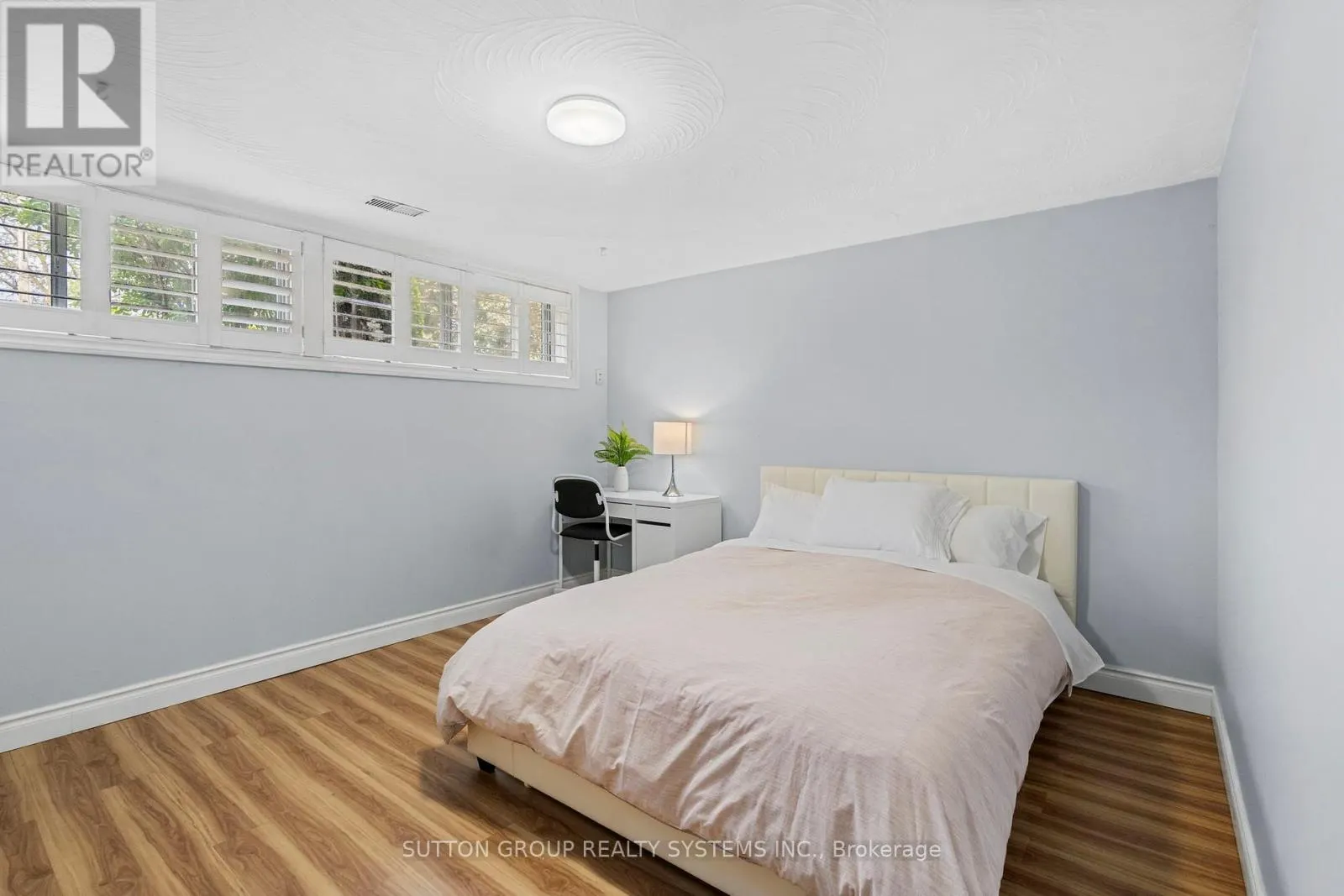 732 ROYAL YORK ROAD