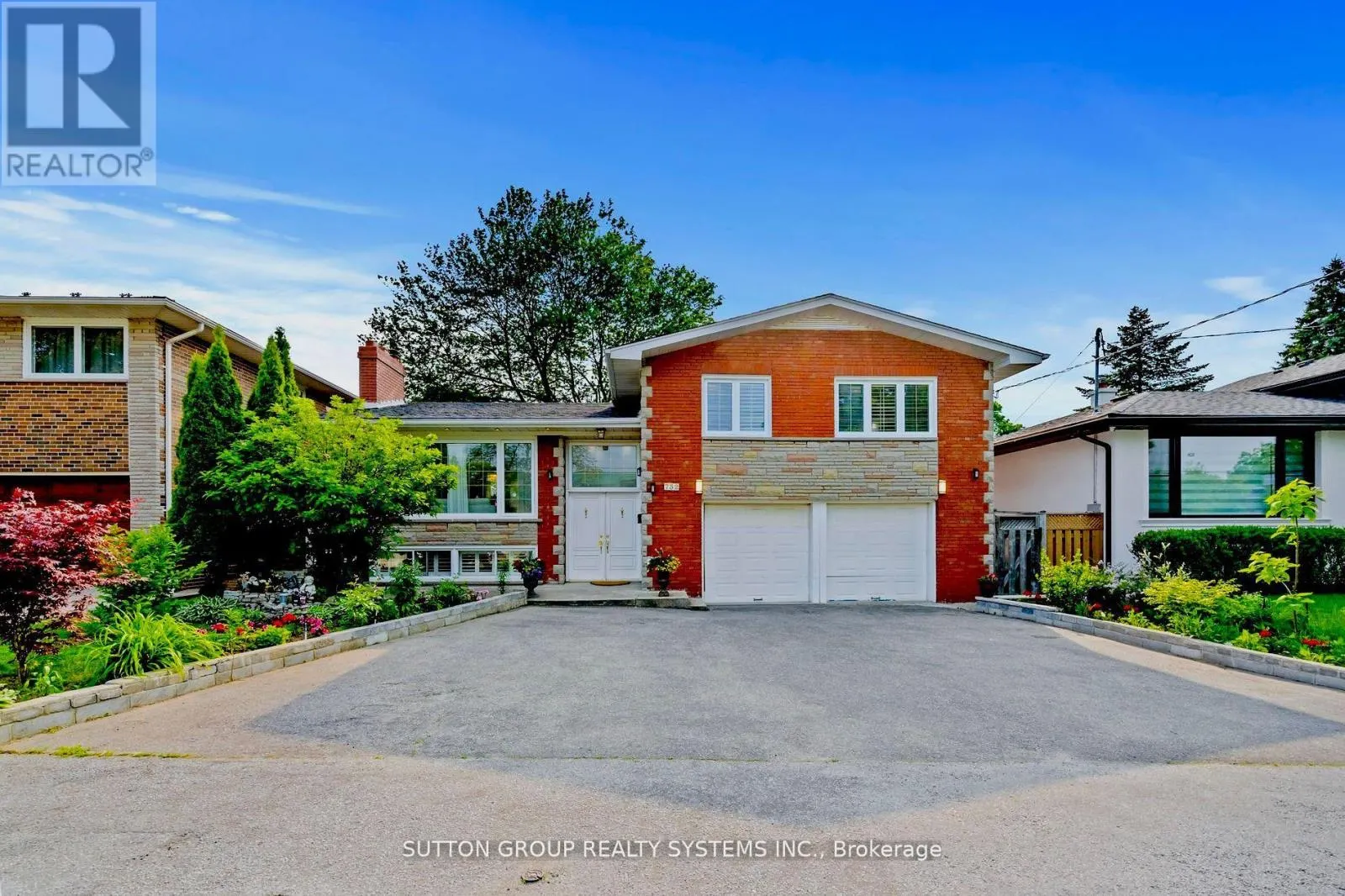 732 ROYAL YORK ROAD