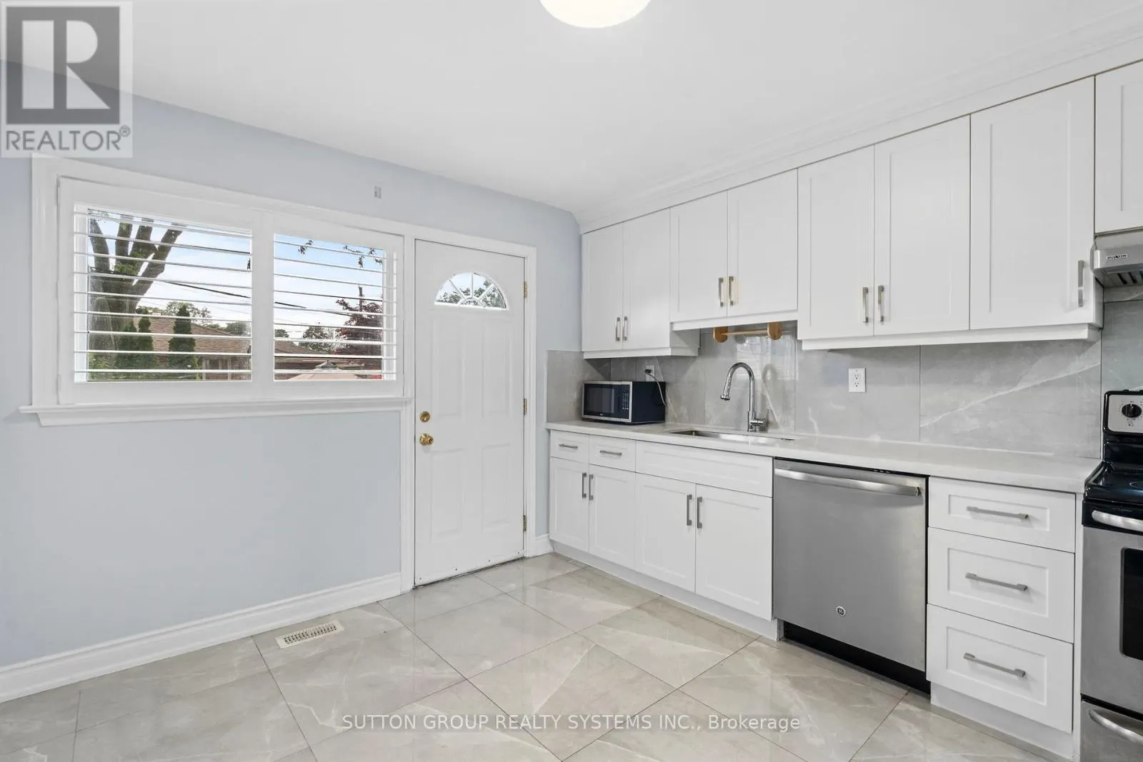 732 ROYAL YORK ROAD