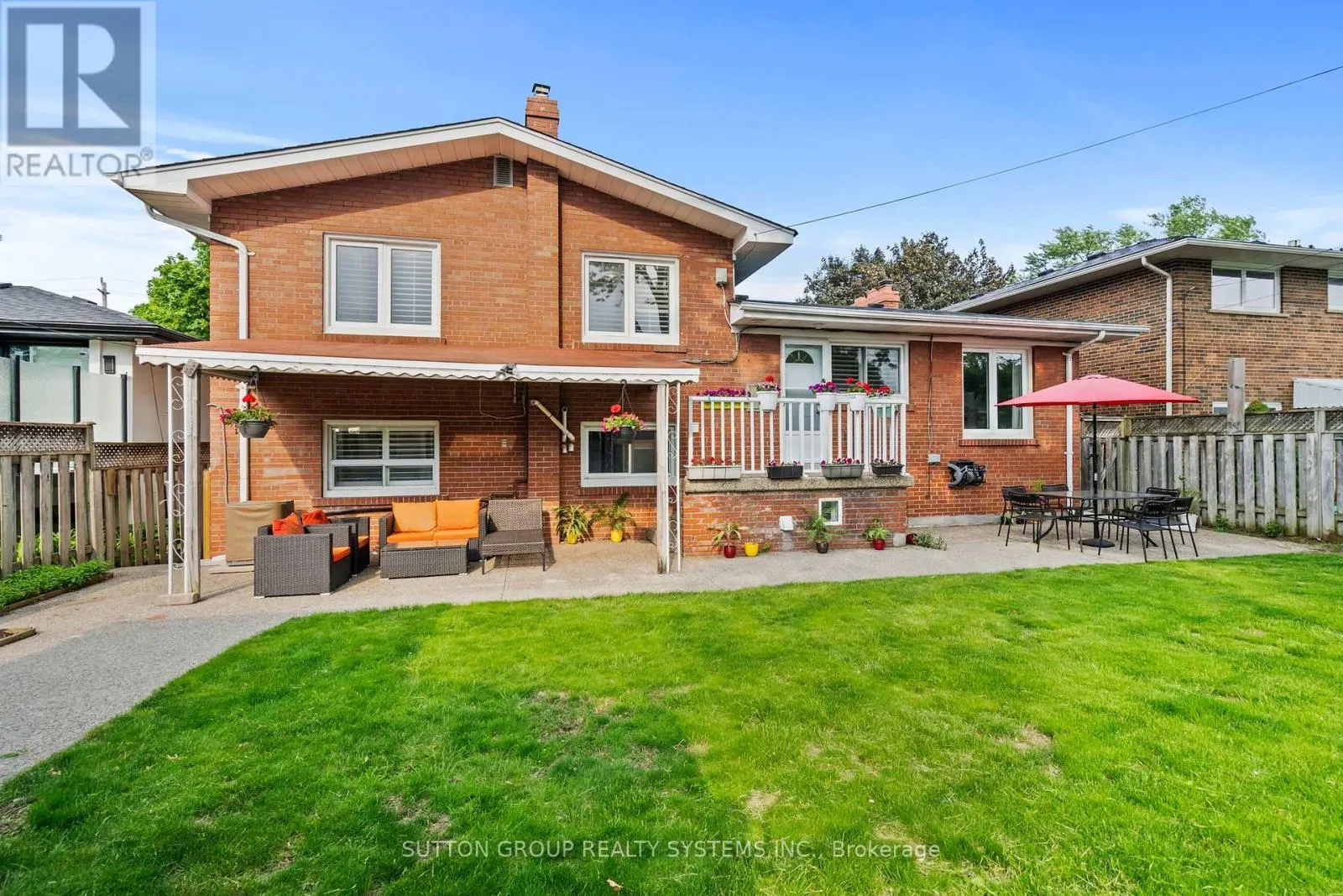 732 ROYAL YORK ROAD