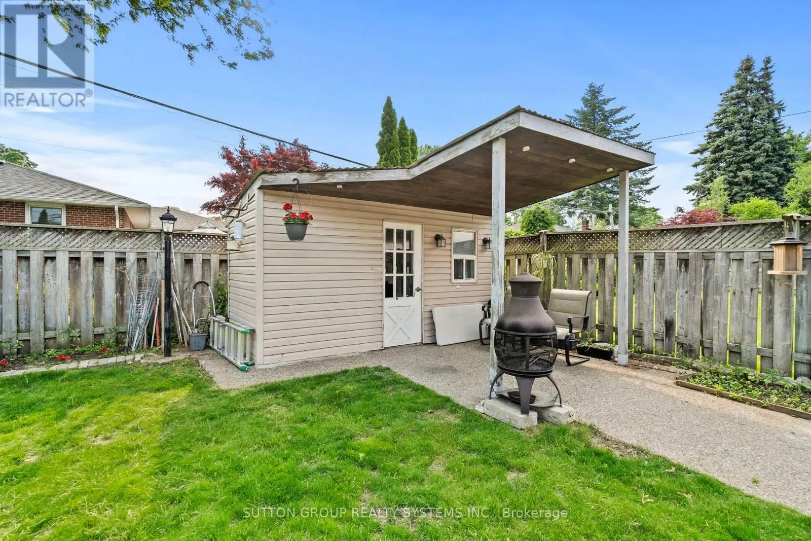 732 ROYAL YORK ROAD