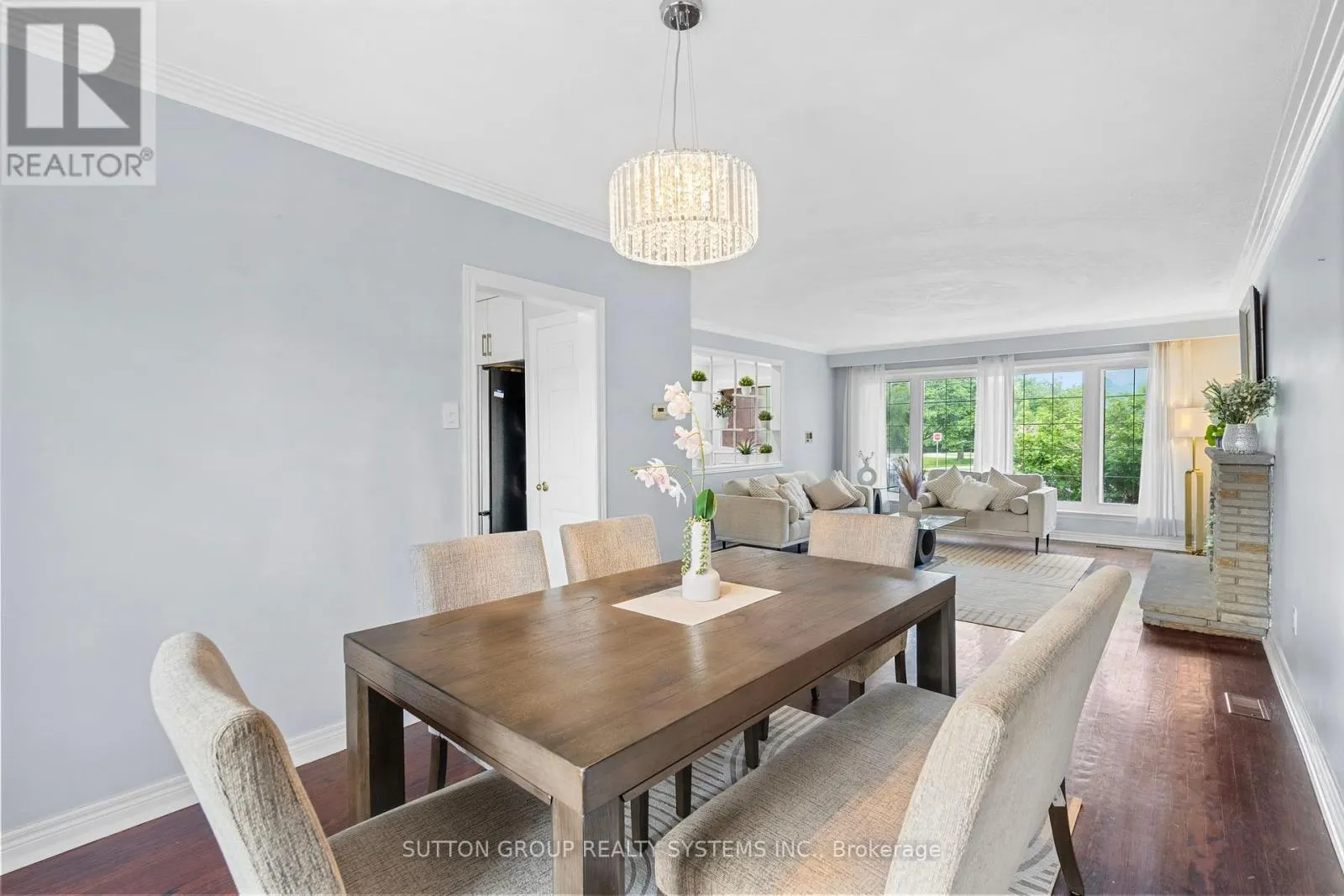 732 ROYAL YORK ROAD
