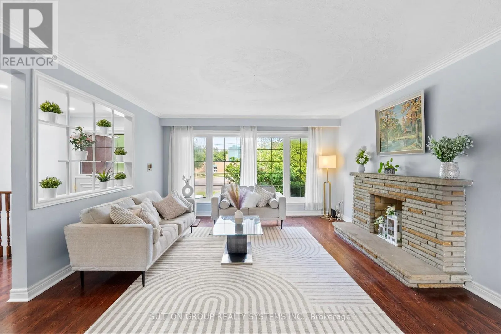 732 ROYAL YORK ROAD