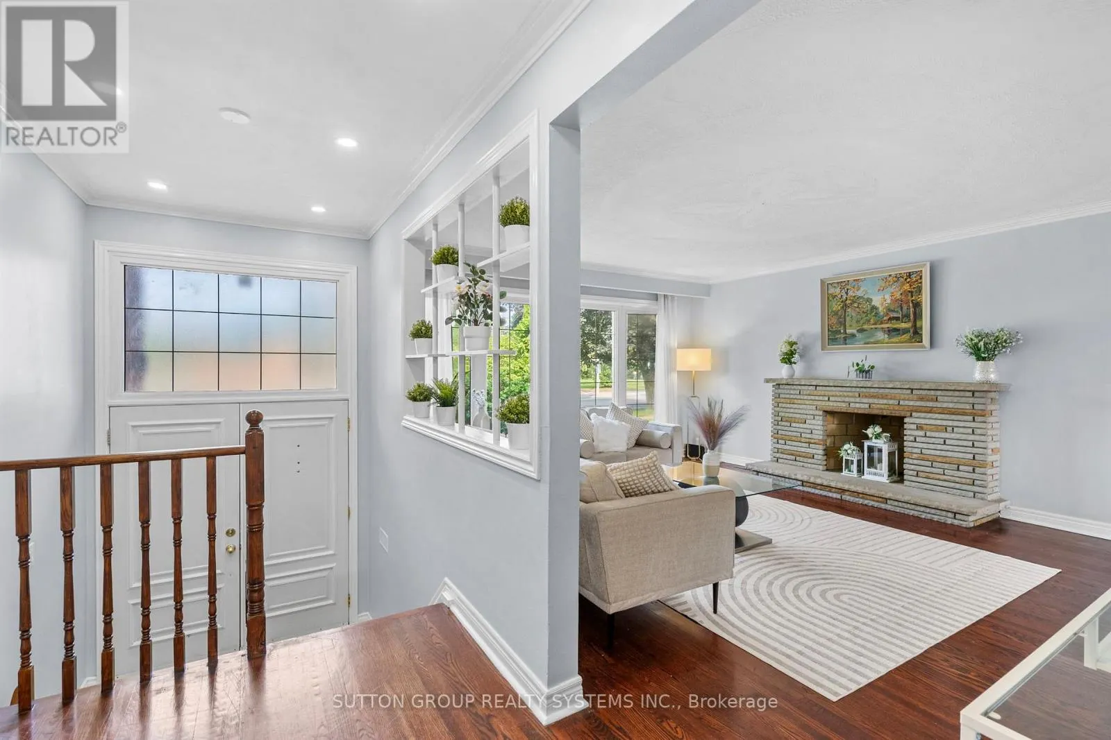 732 ROYAL YORK ROAD