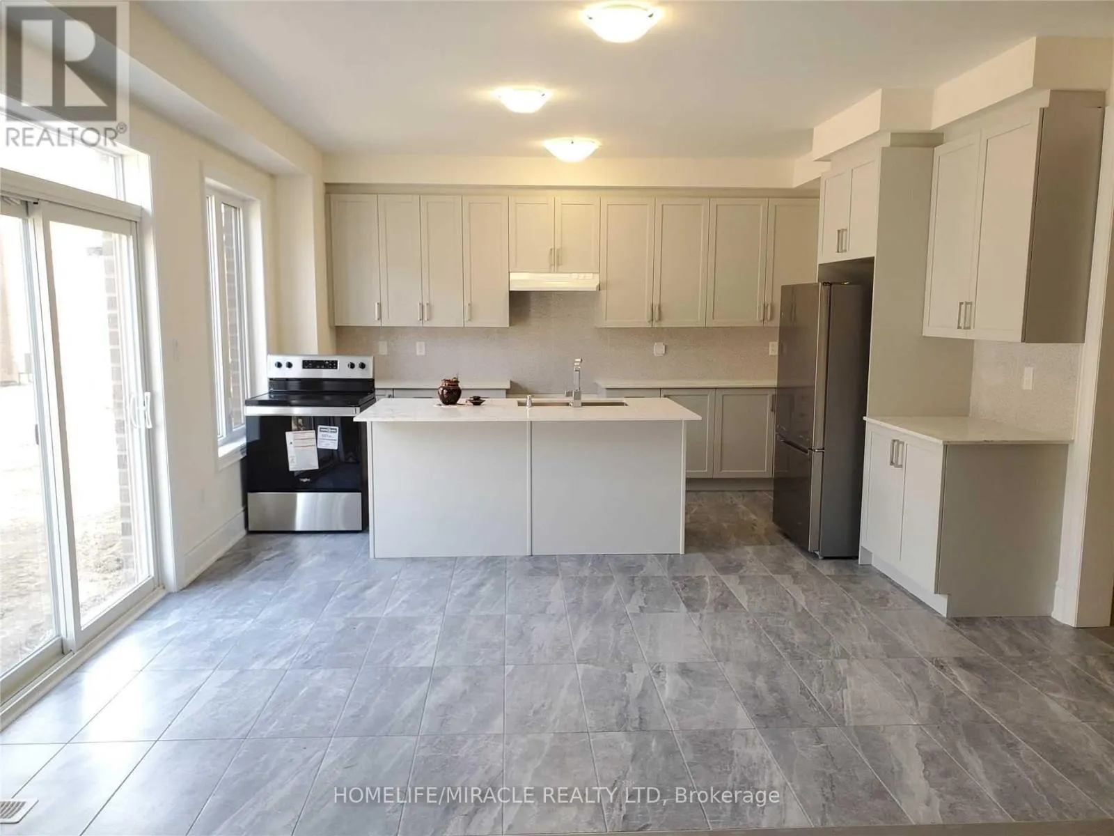 (UPPER) - 19 COBRIZA CRESCENT