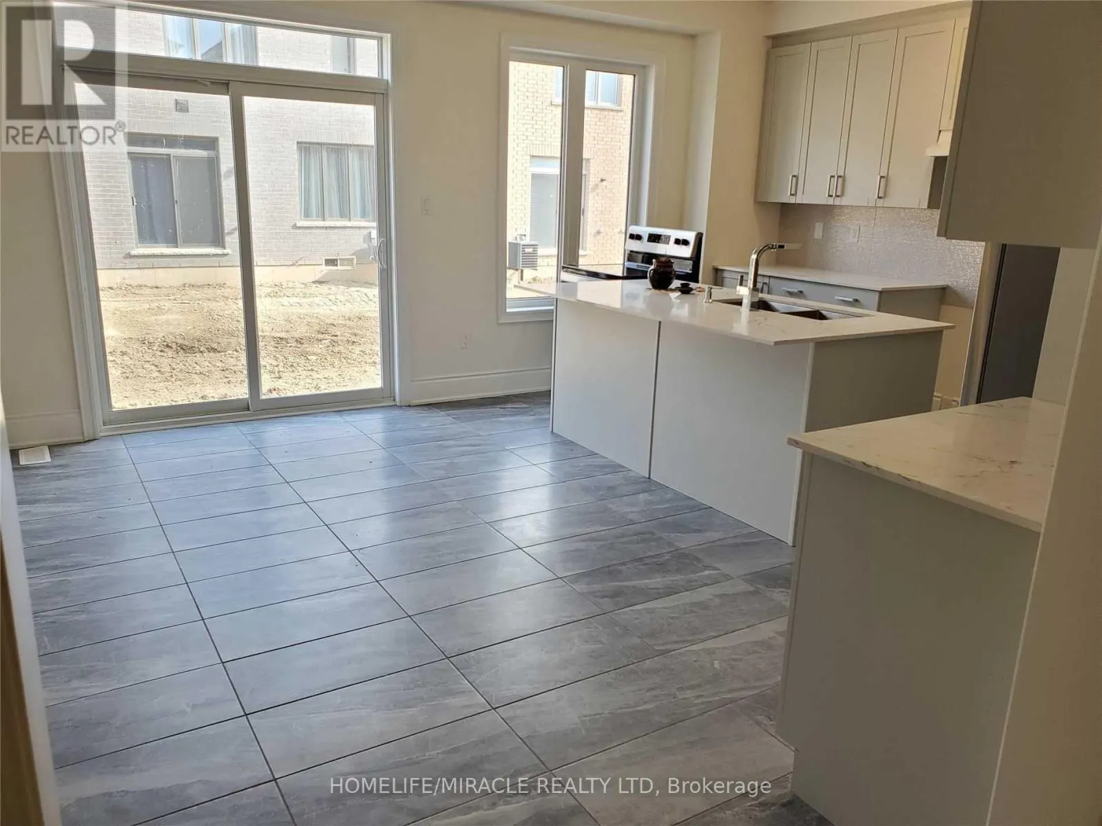 (UPPER) - 19 COBRIZA CRESCENT