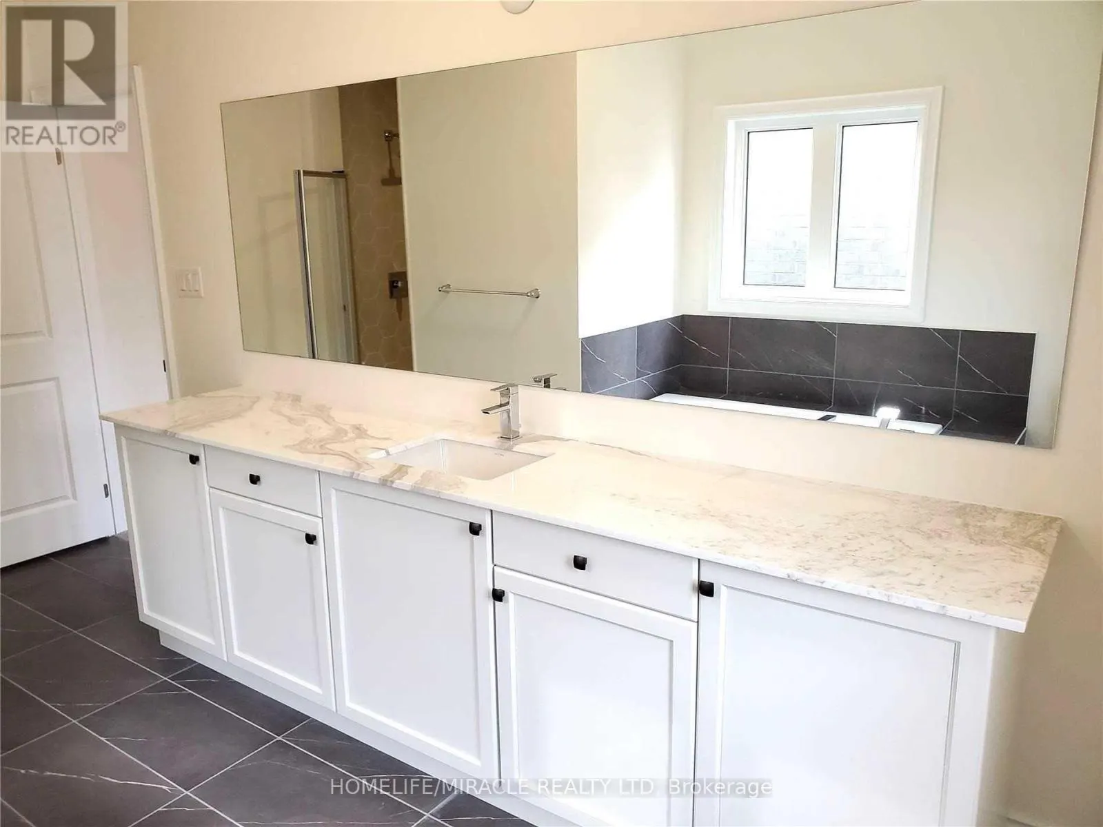 (UPPER) - 19 COBRIZA CRESCENT