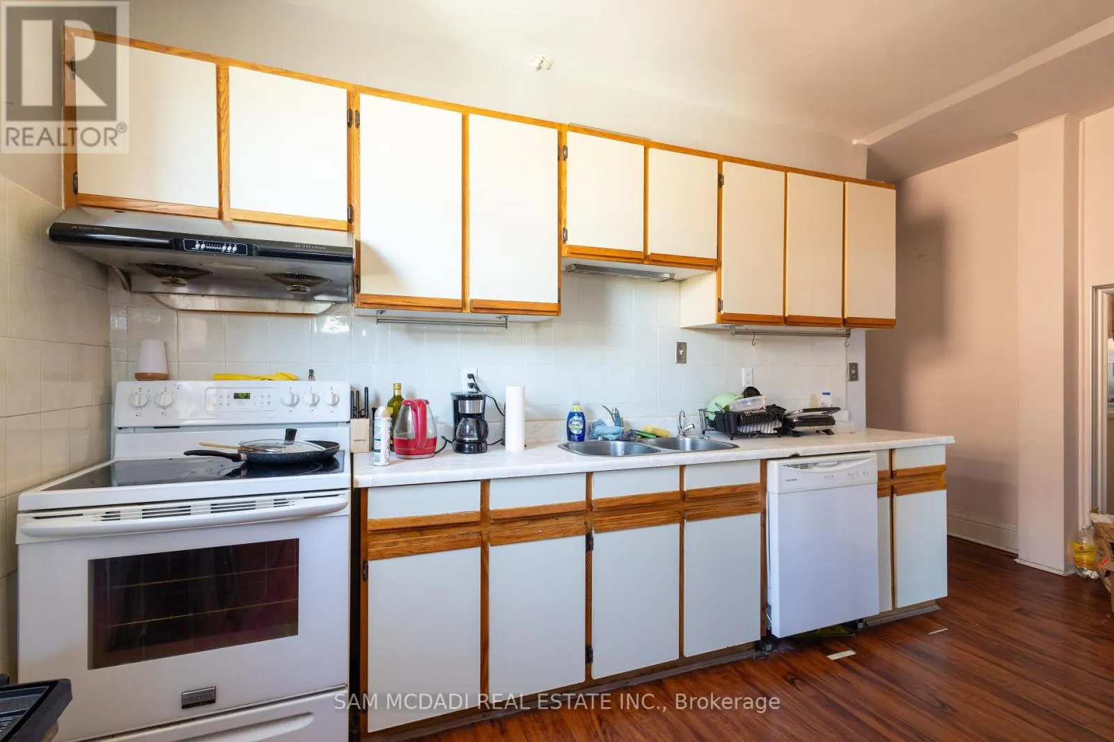1212 DUFFERIN STREET