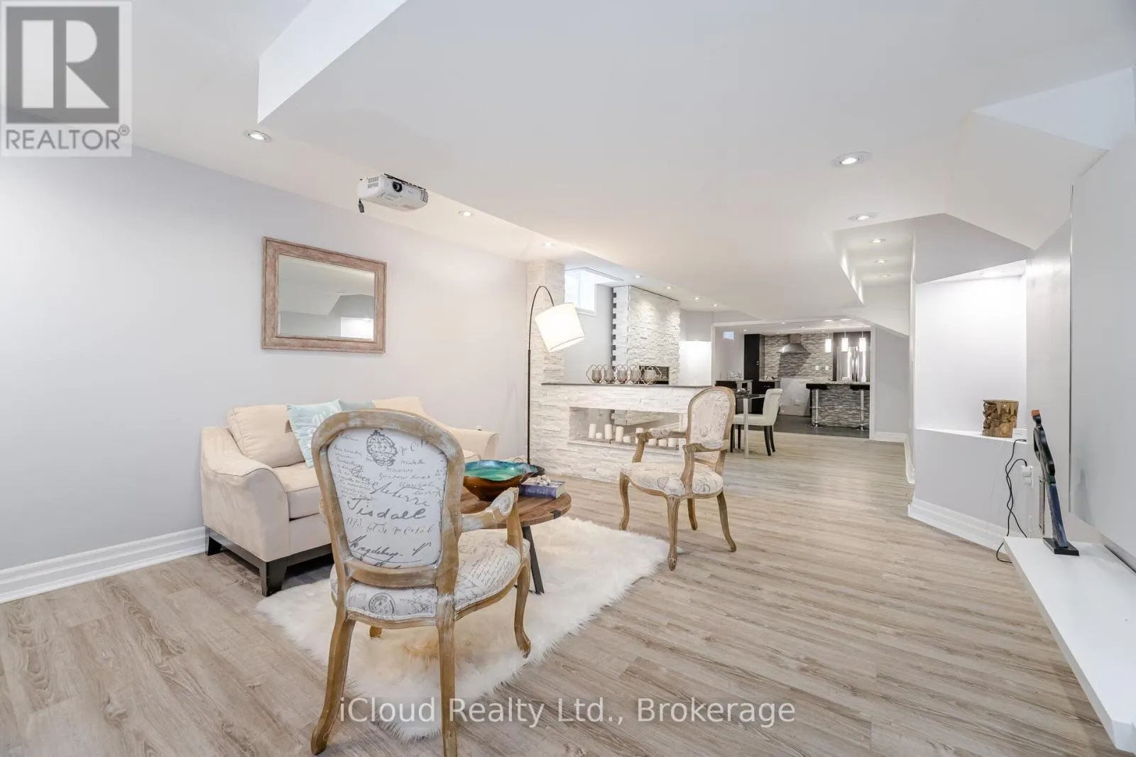2185 HIGHCLIFFE WAY