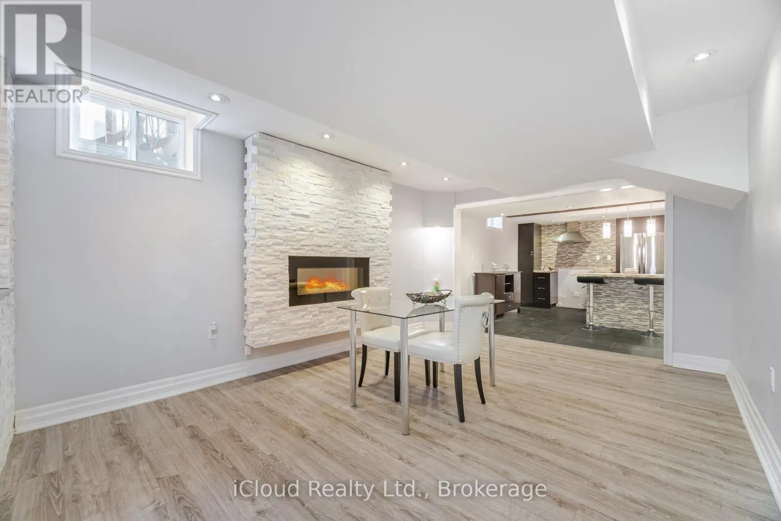 2185 HIGHCLIFFE WAY
