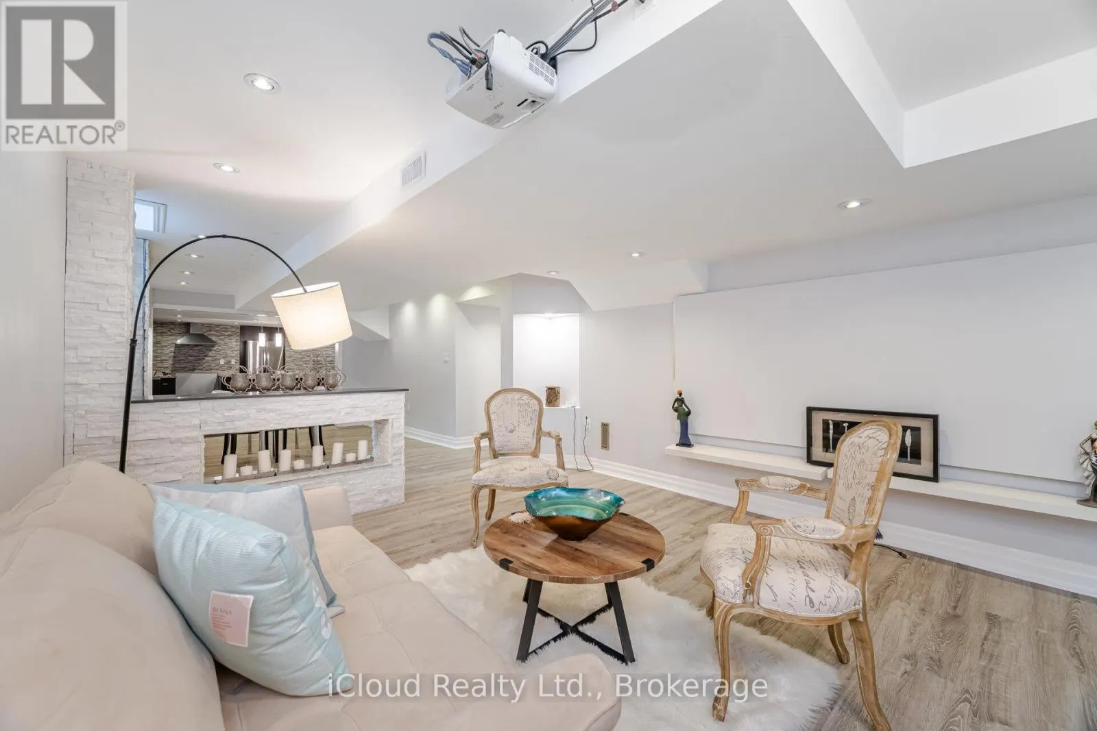 2185 HIGHCLIFFE WAY