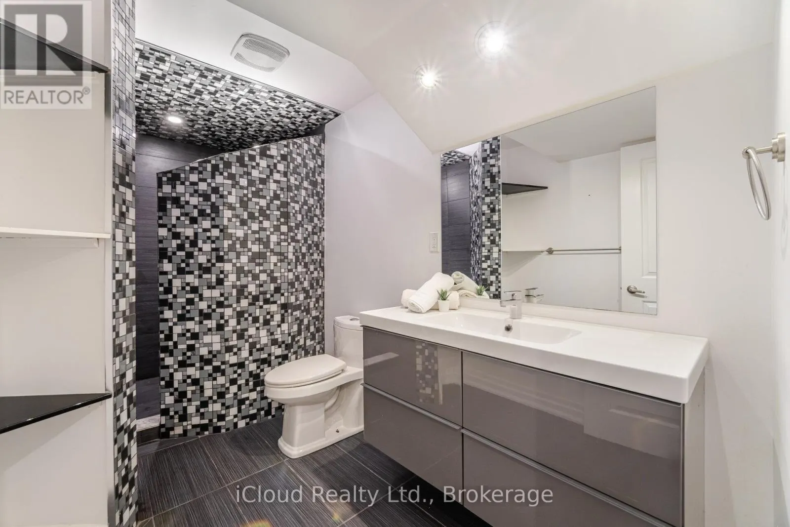 2185 HIGHCLIFFE WAY