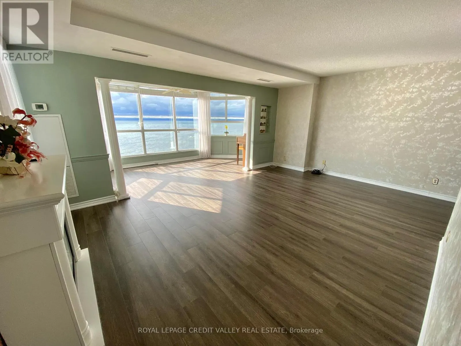 911 - 5280 LAKESHORE ROAD