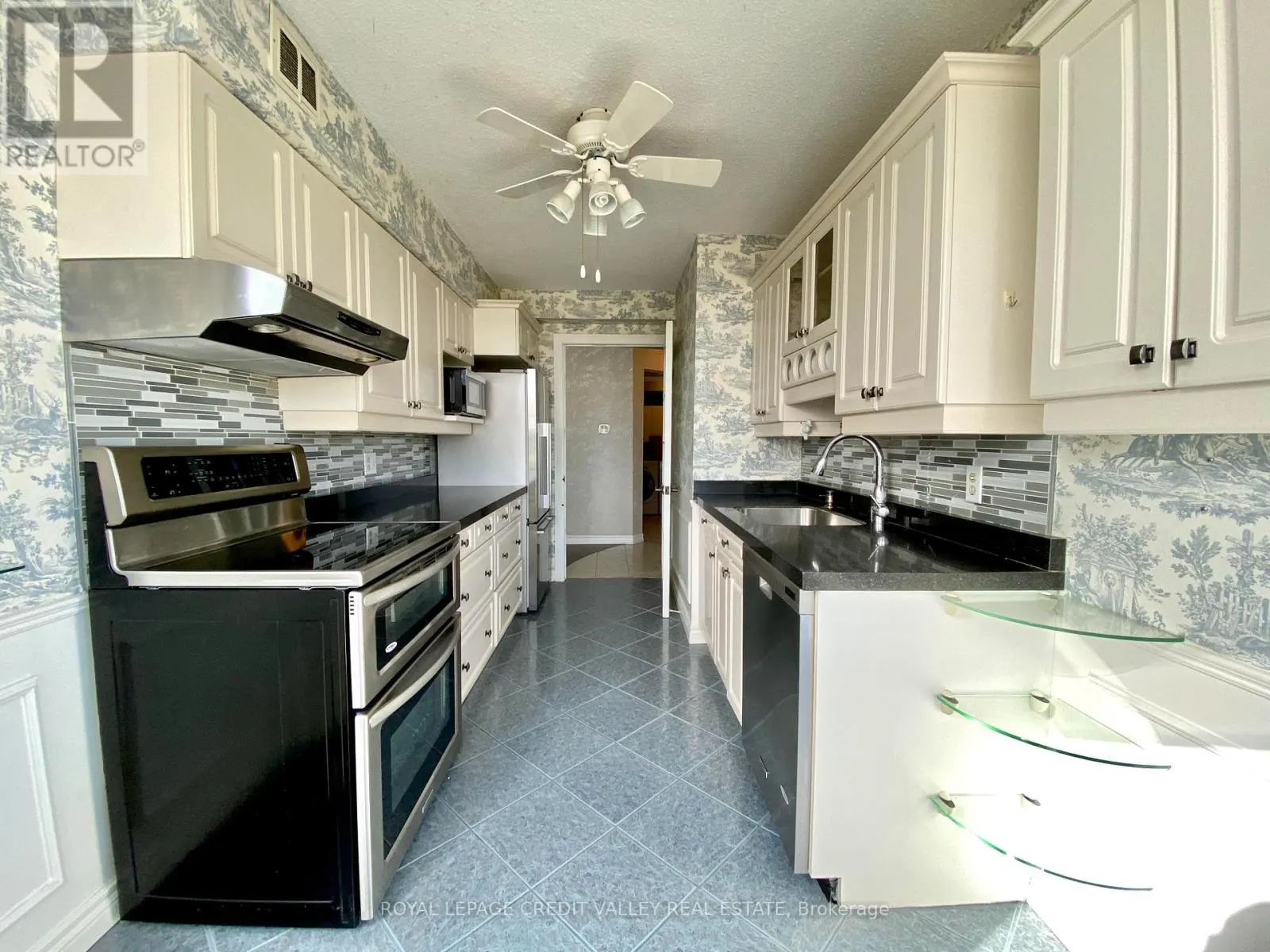 911 - 5280 LAKESHORE ROAD