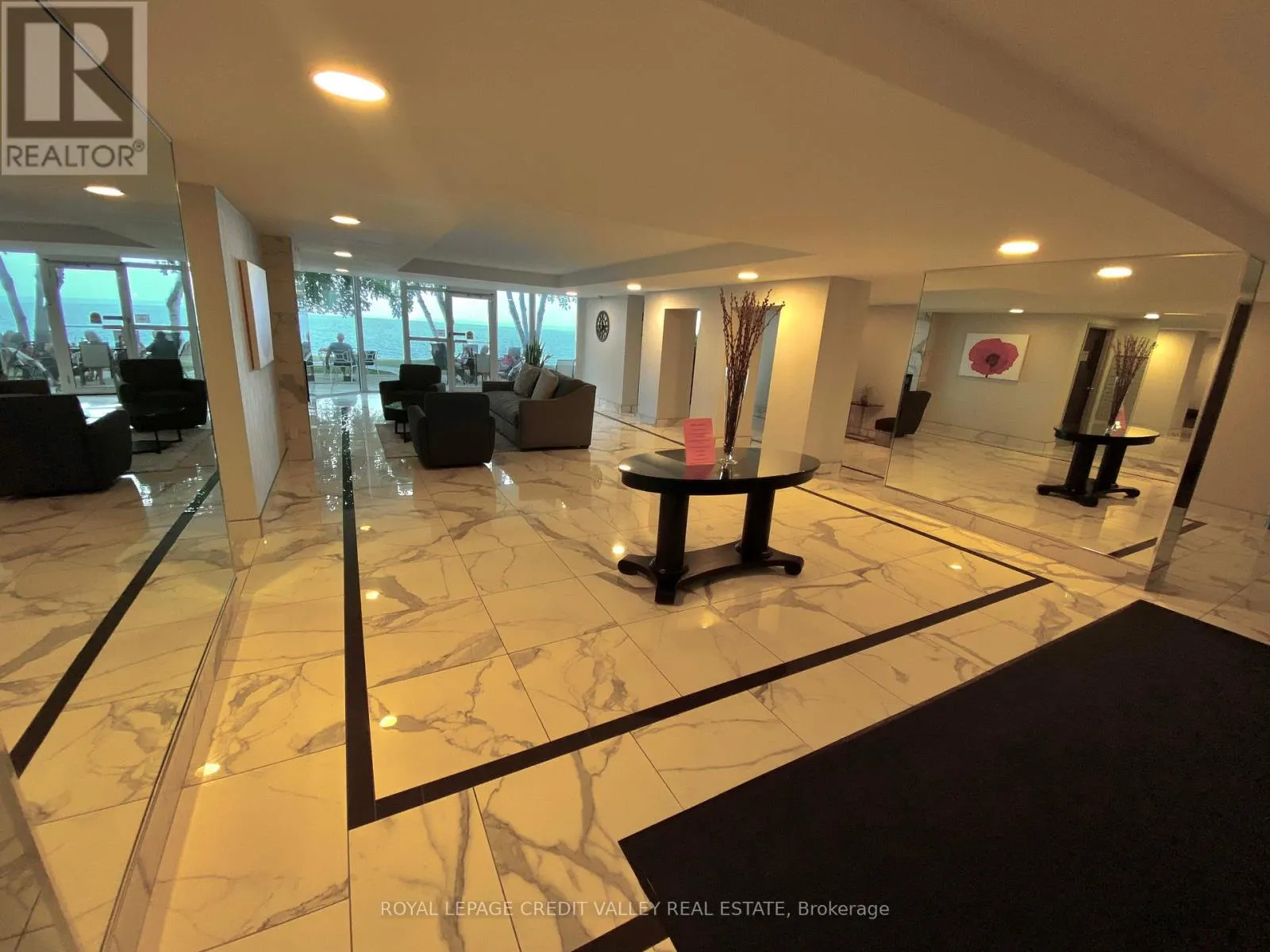 911 - 5280 LAKESHORE ROAD