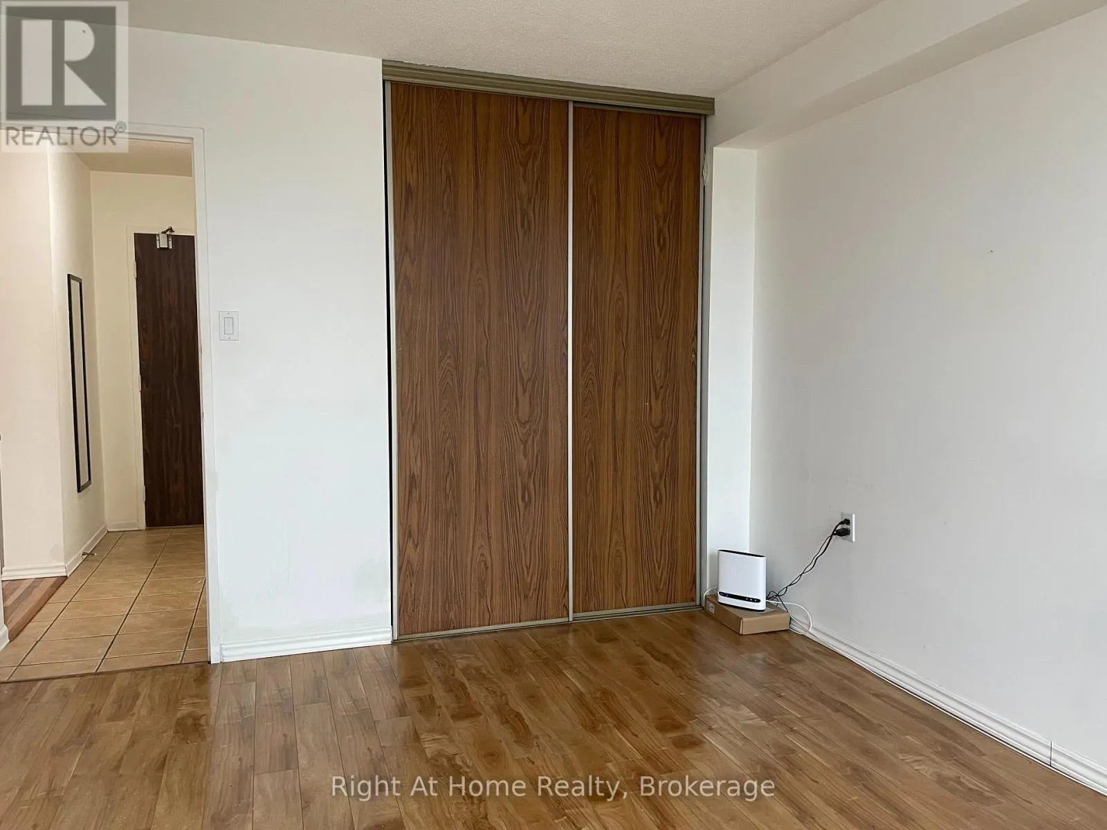 406 - 18 KNIGHTSBRIDGE ROAD, #406