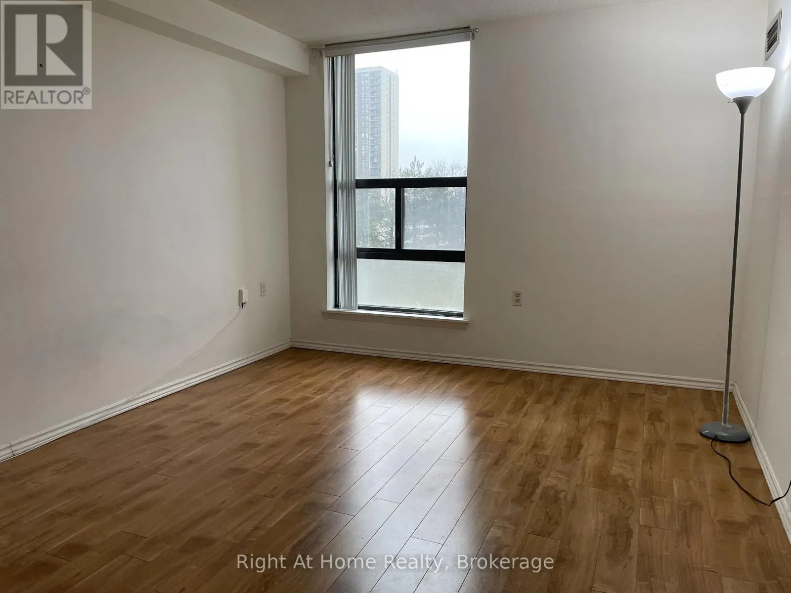 406 - 18 KNIGHTSBRIDGE ROAD, #406