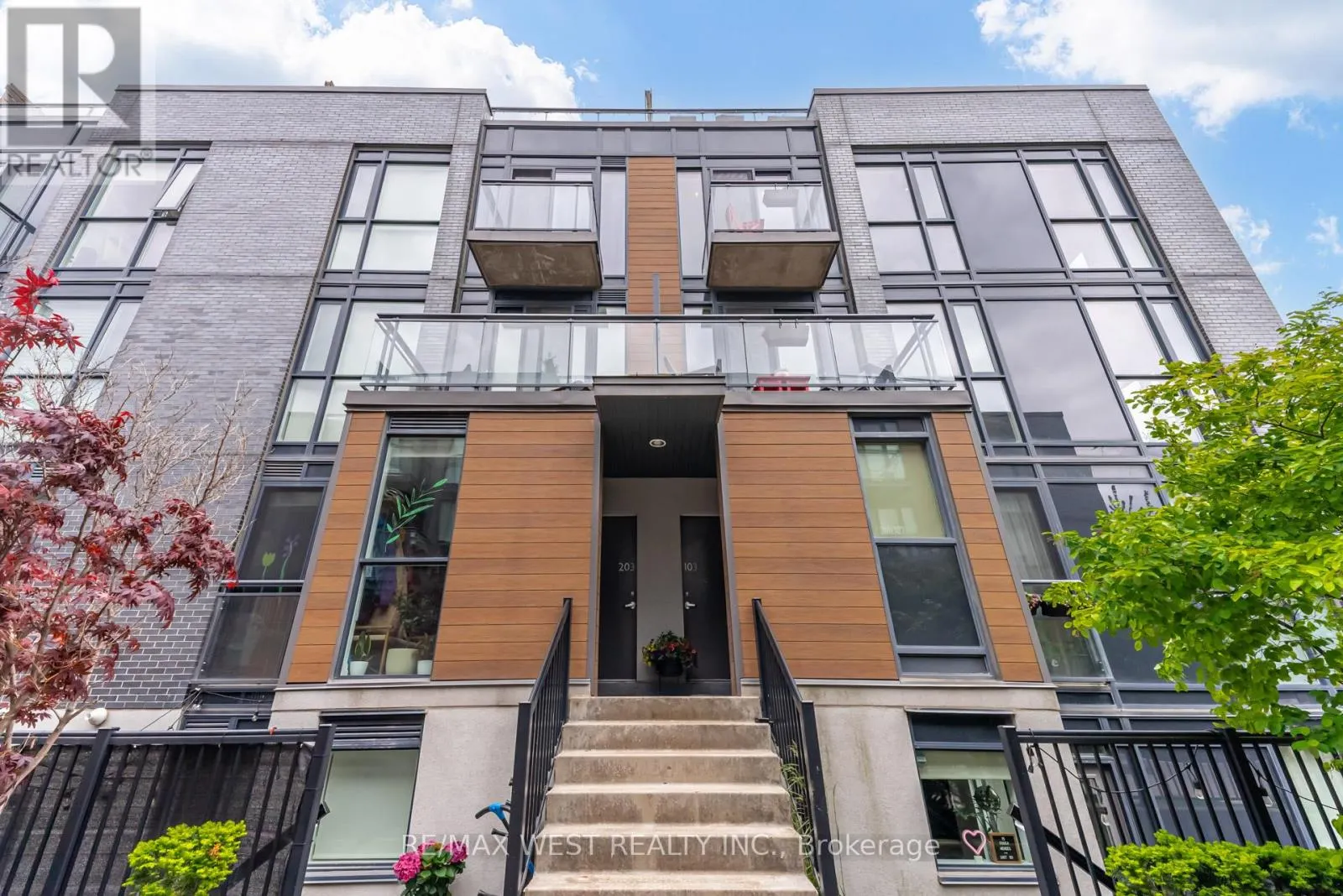 103 - 15 SOUSA MENDES STREET