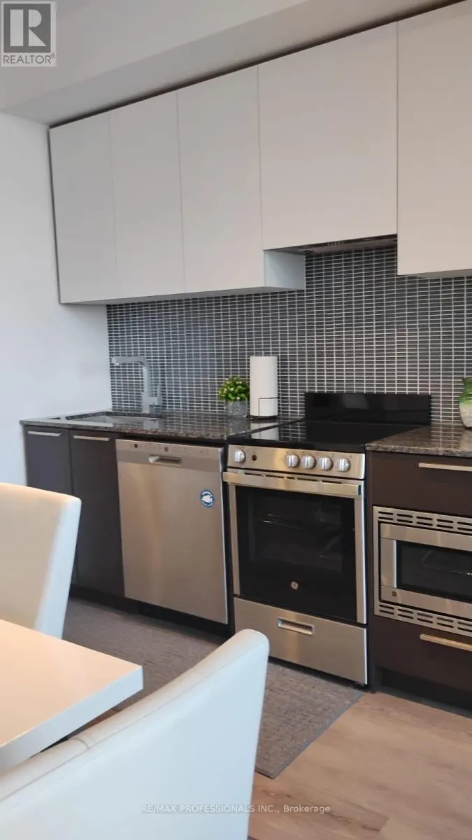 504 - 4208 DUNDAS STREET W
