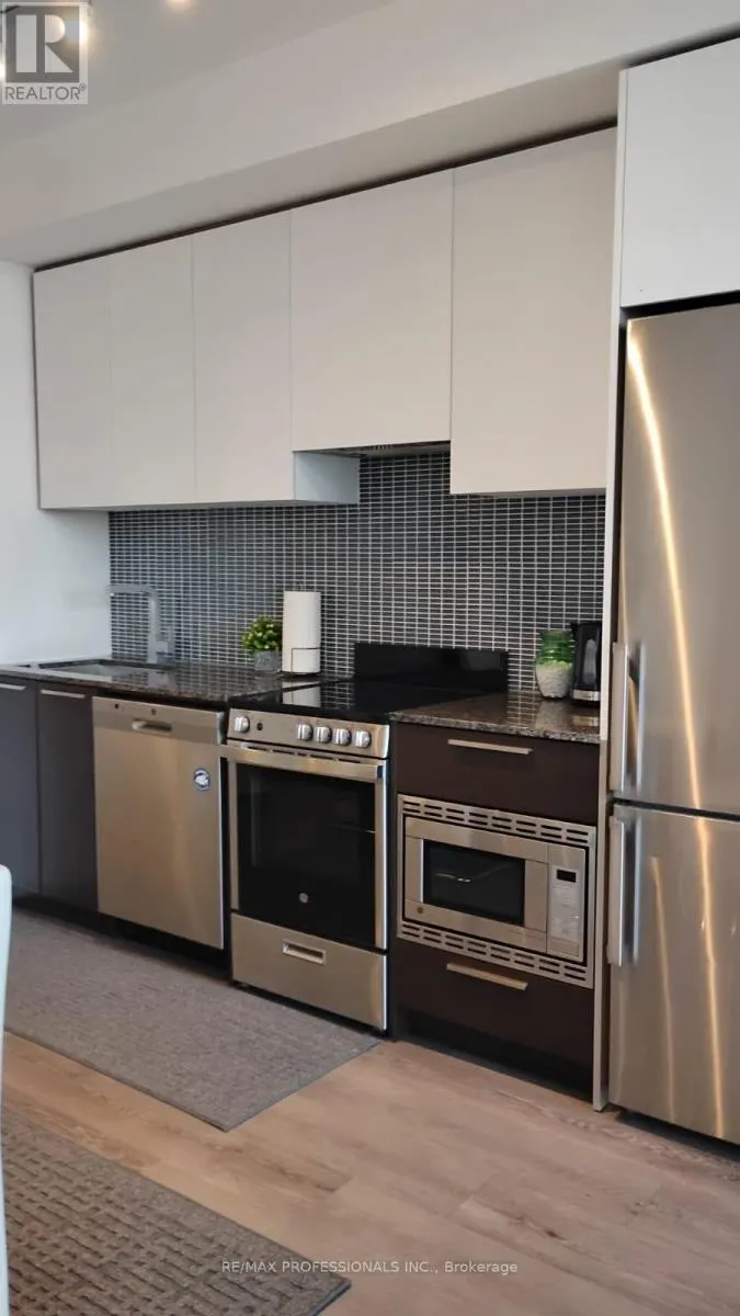 504 - 4208 DUNDAS STREET W