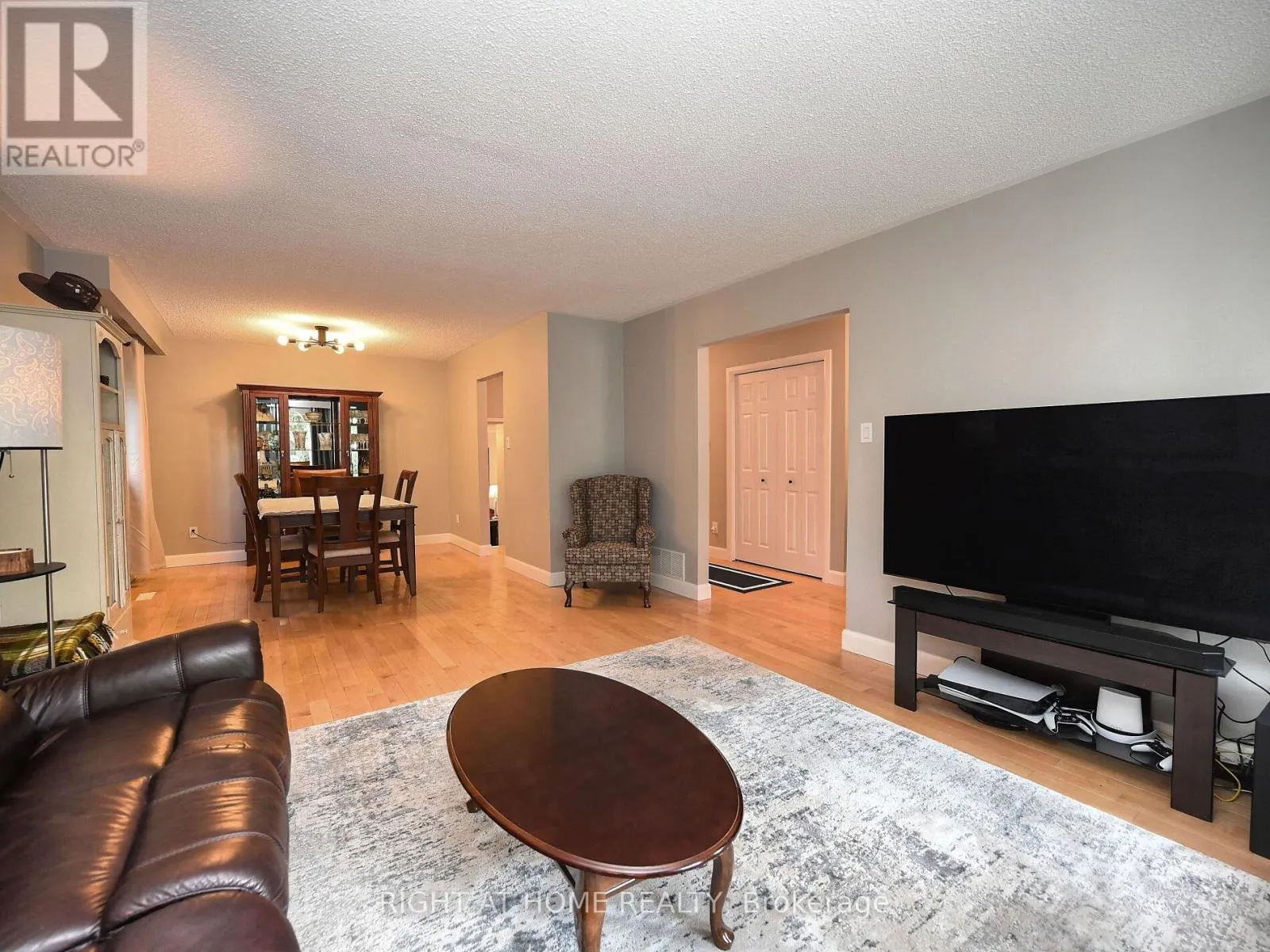 986 VANIER DRIVE