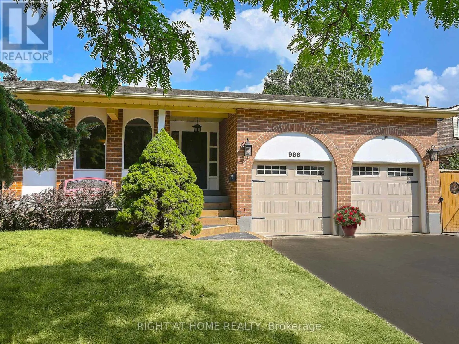 986 VANIER DRIVE