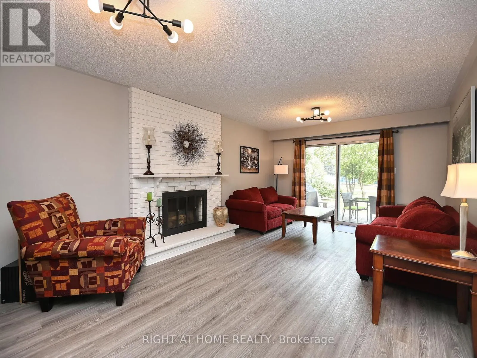 986 VANIER DRIVE