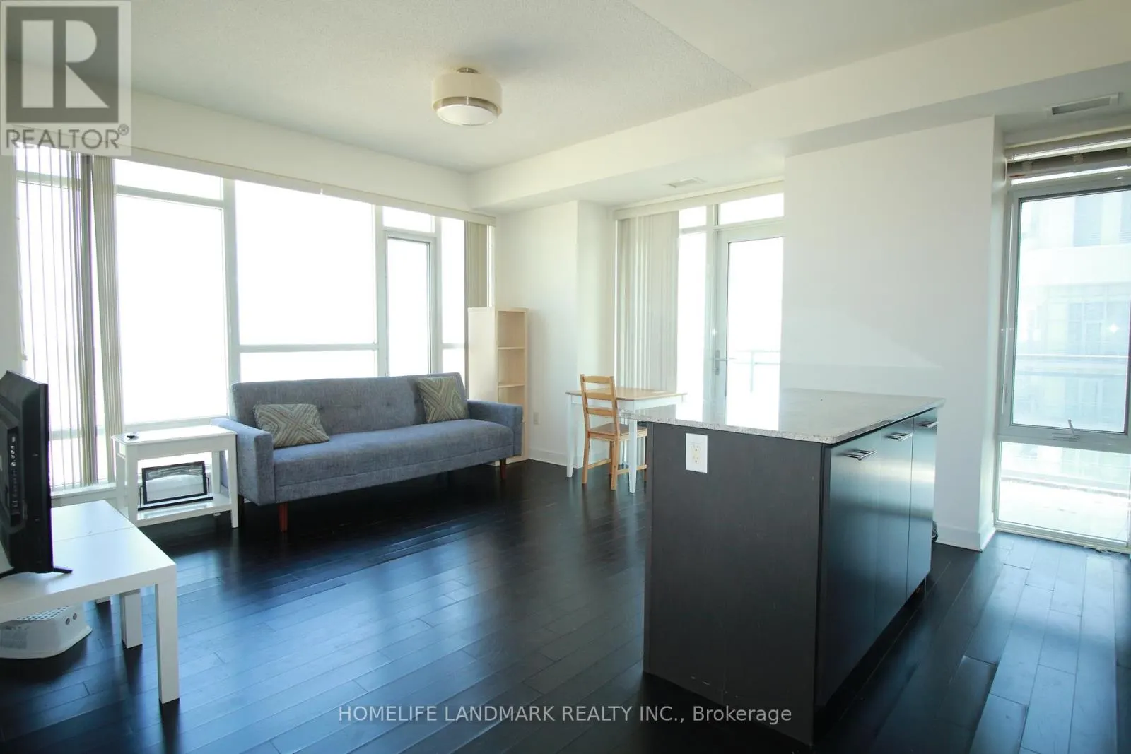 2202 - 360 SQUARE ONE DRIVE