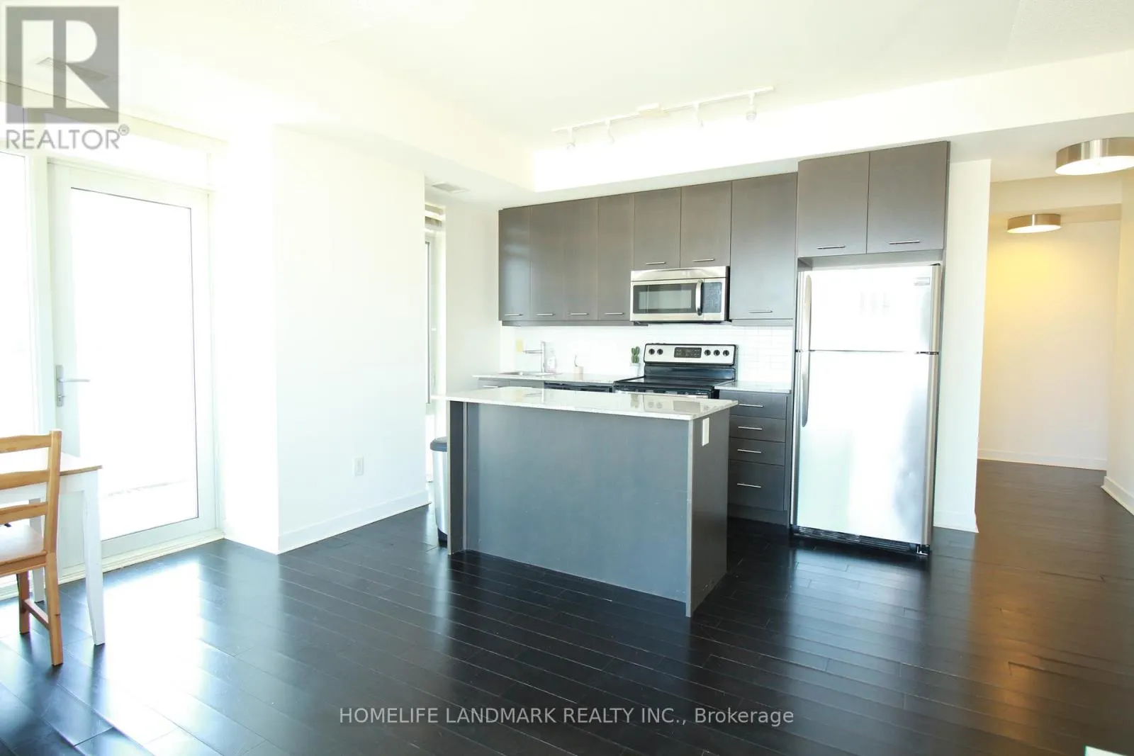 2202 - 360 SQUARE ONE DRIVE