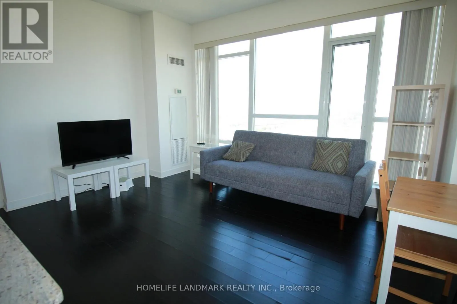 2202 - 360 SQUARE ONE DRIVE
