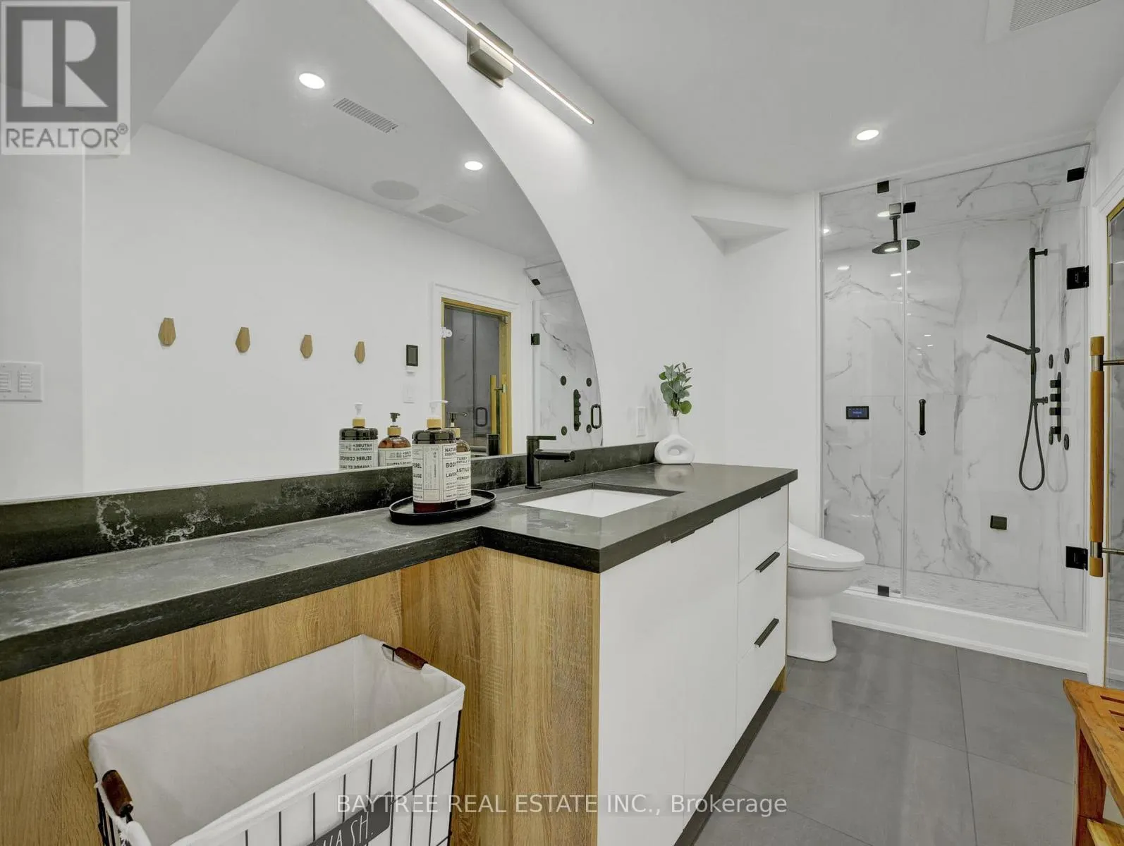 16 HICKORY RIDGE COURT