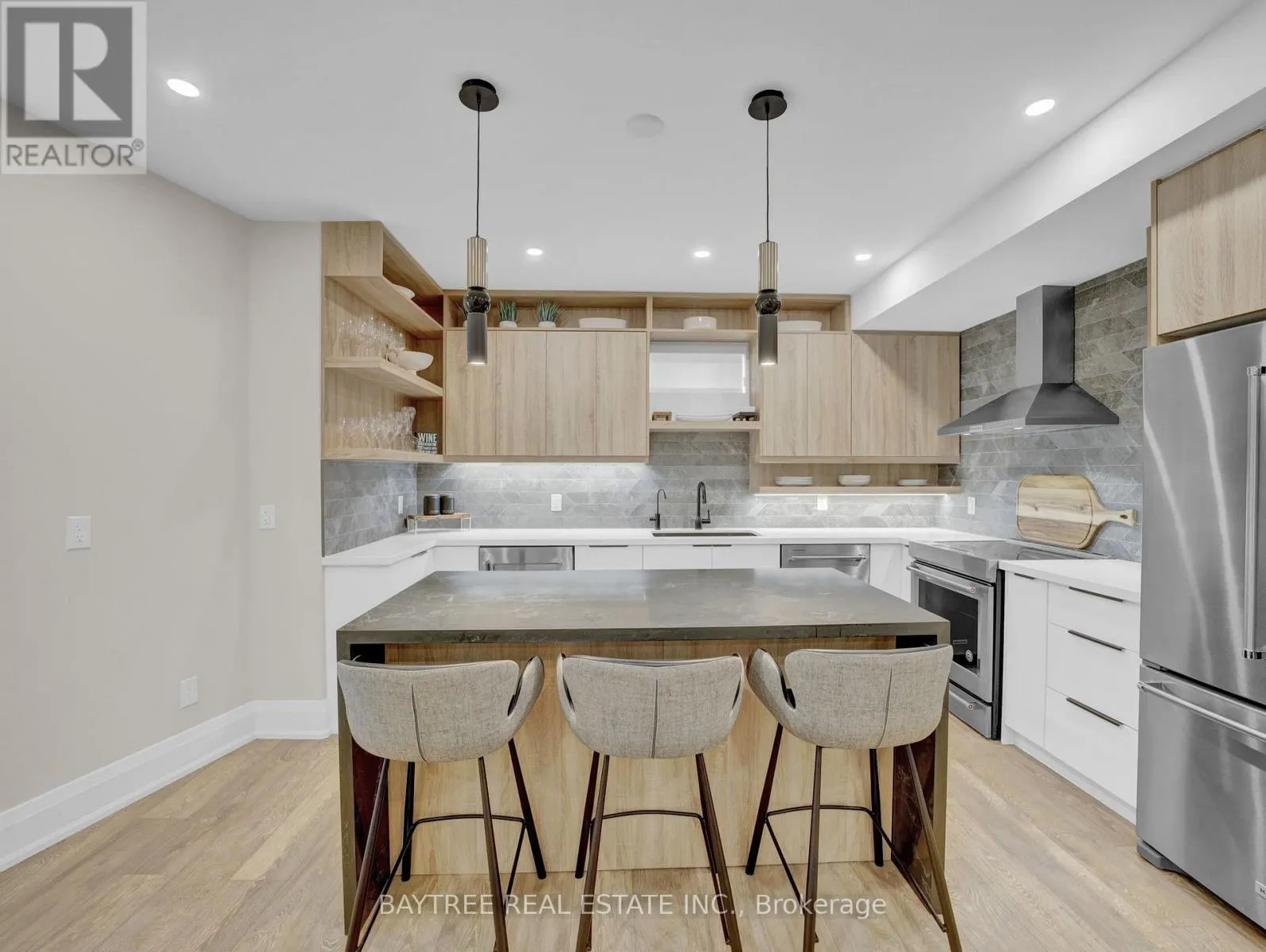 16 HICKORY RIDGE COURT