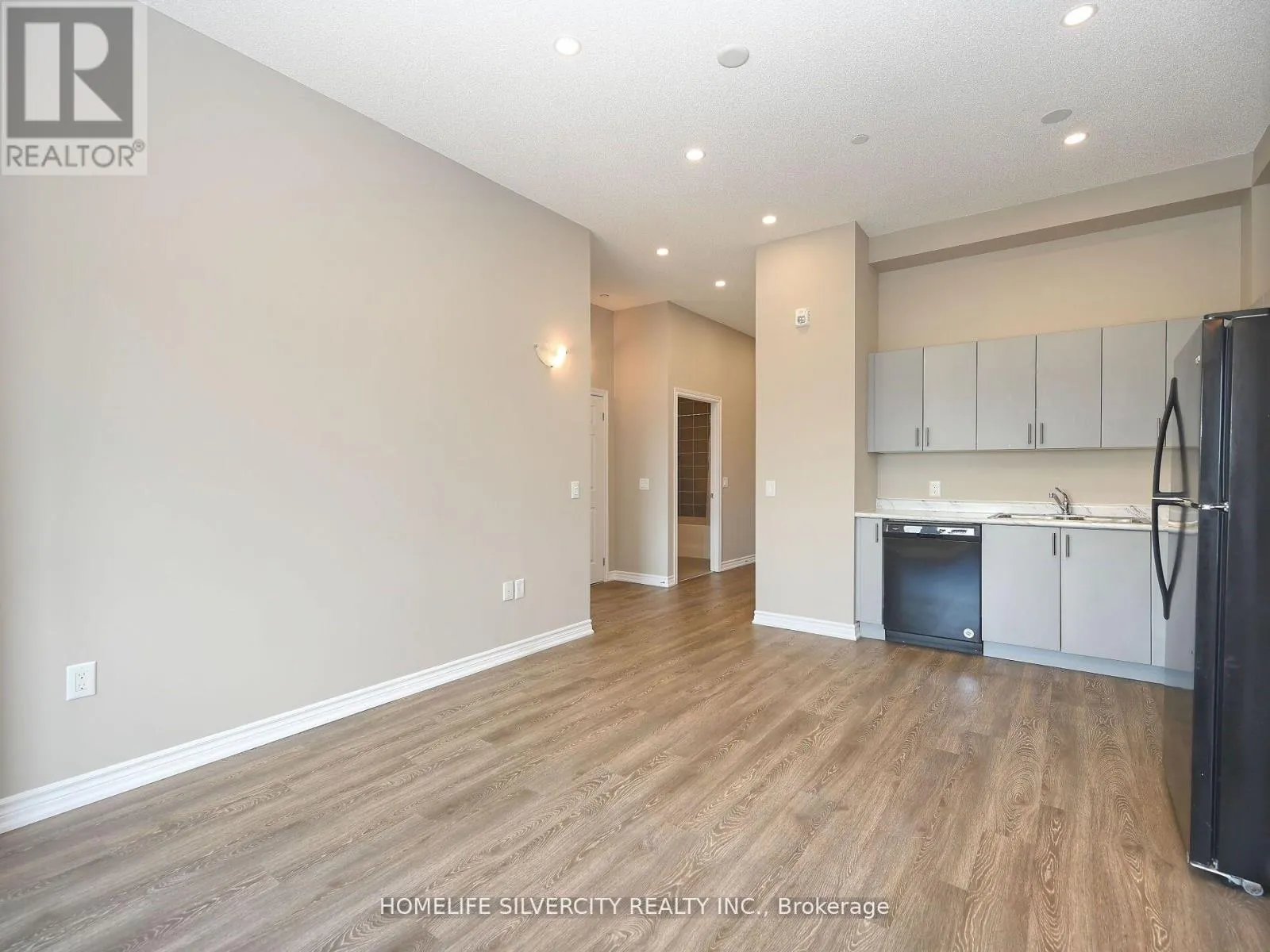 1105 - 716 MAIN STREET E