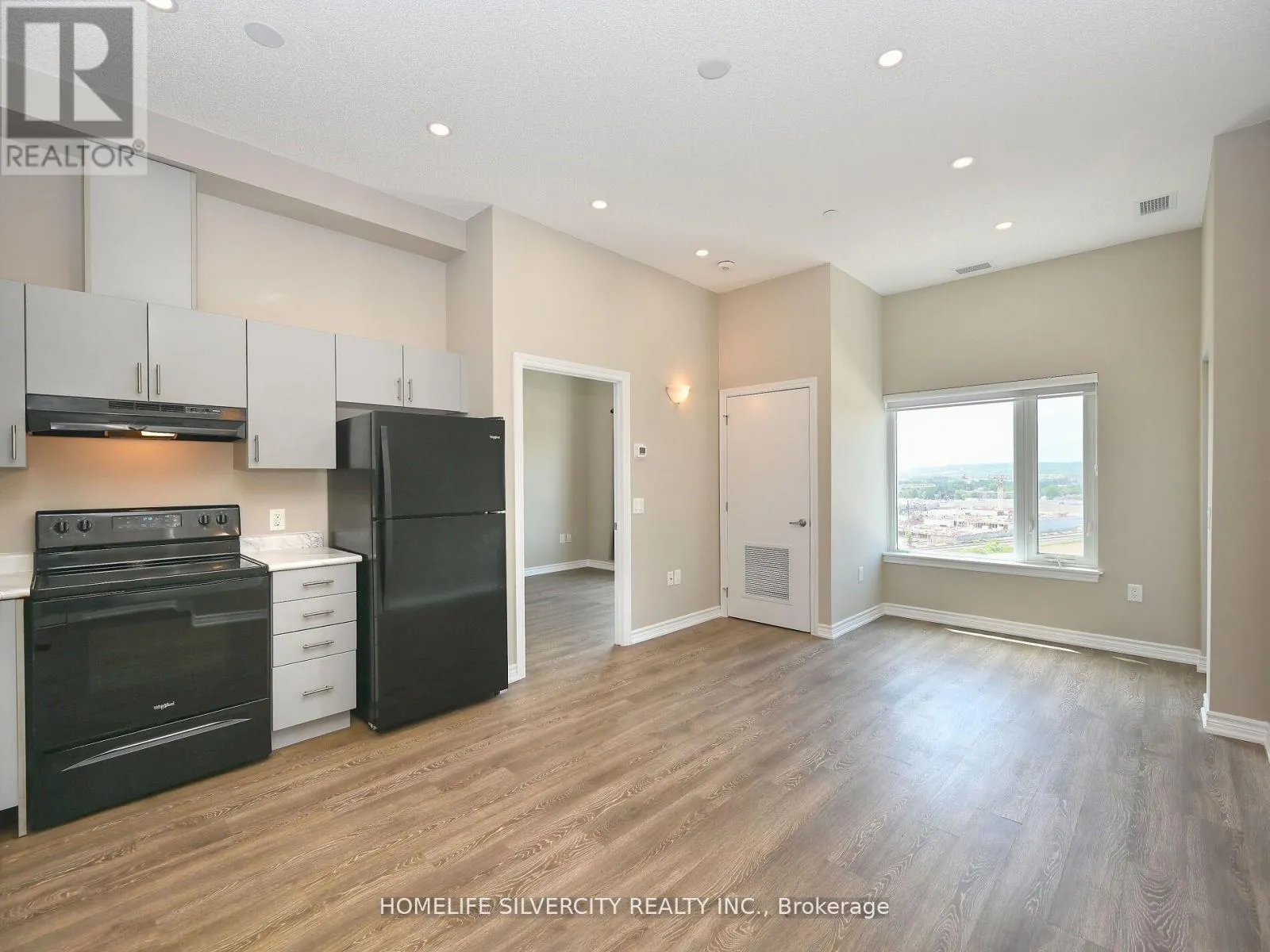 1105 - 716 MAIN STREET E