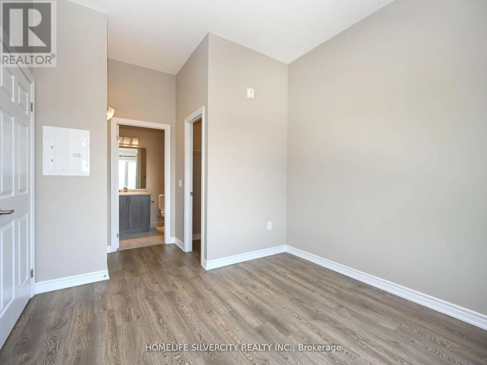 1105 - 716 MAIN STREET E