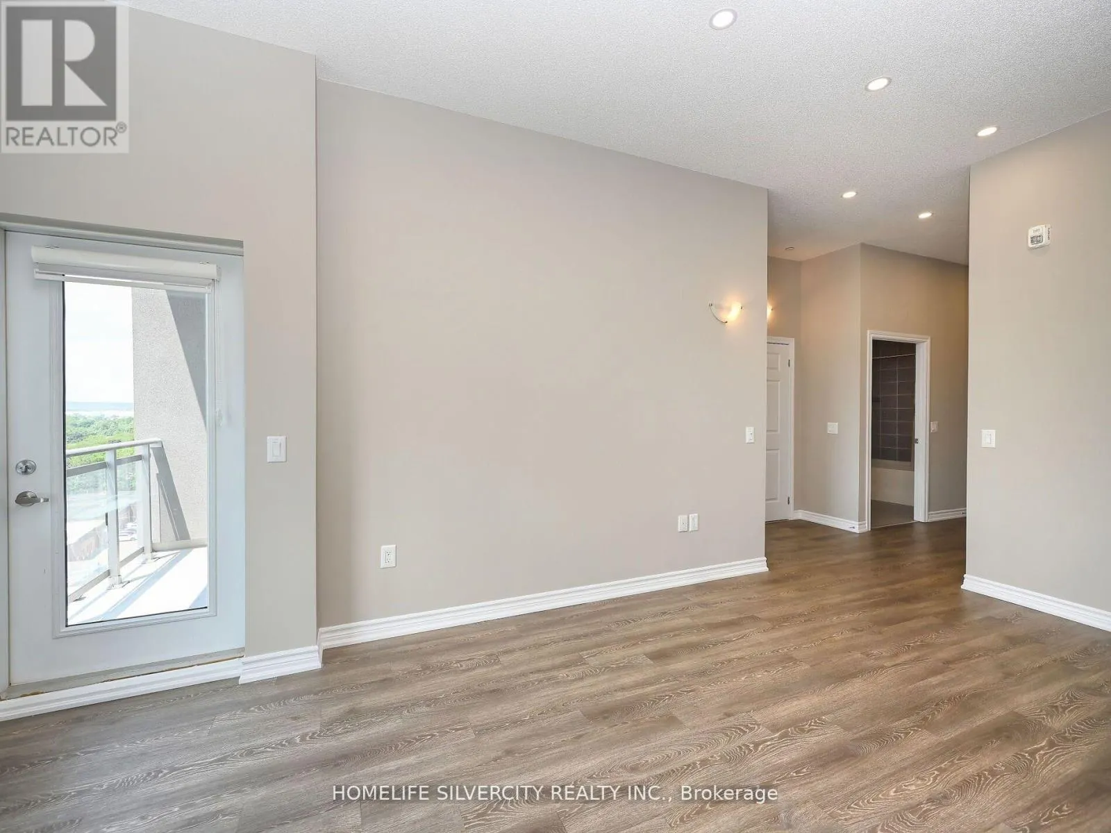 1105 - 716 MAIN STREET E
