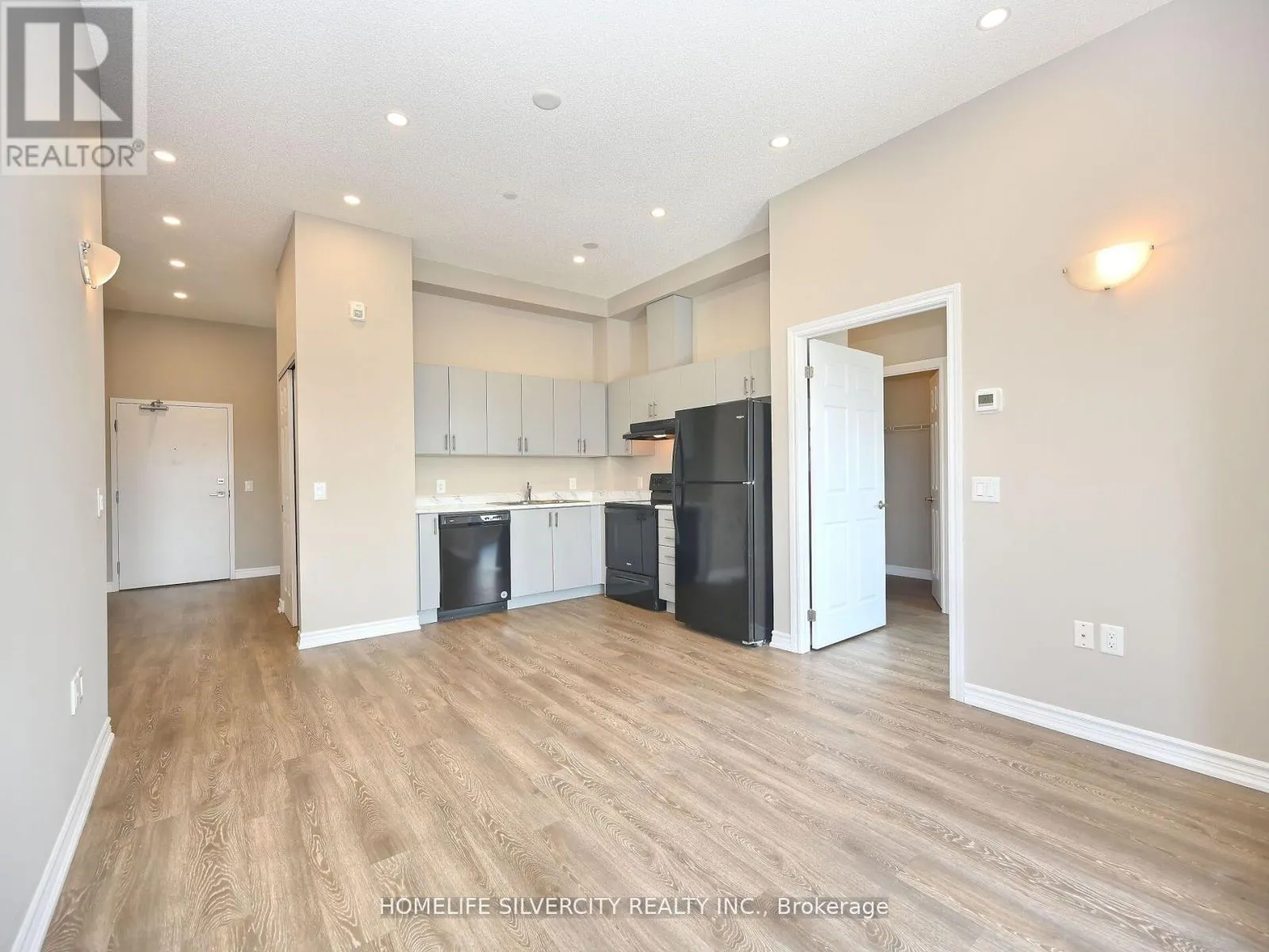 1105 - 716 MAIN STREET E