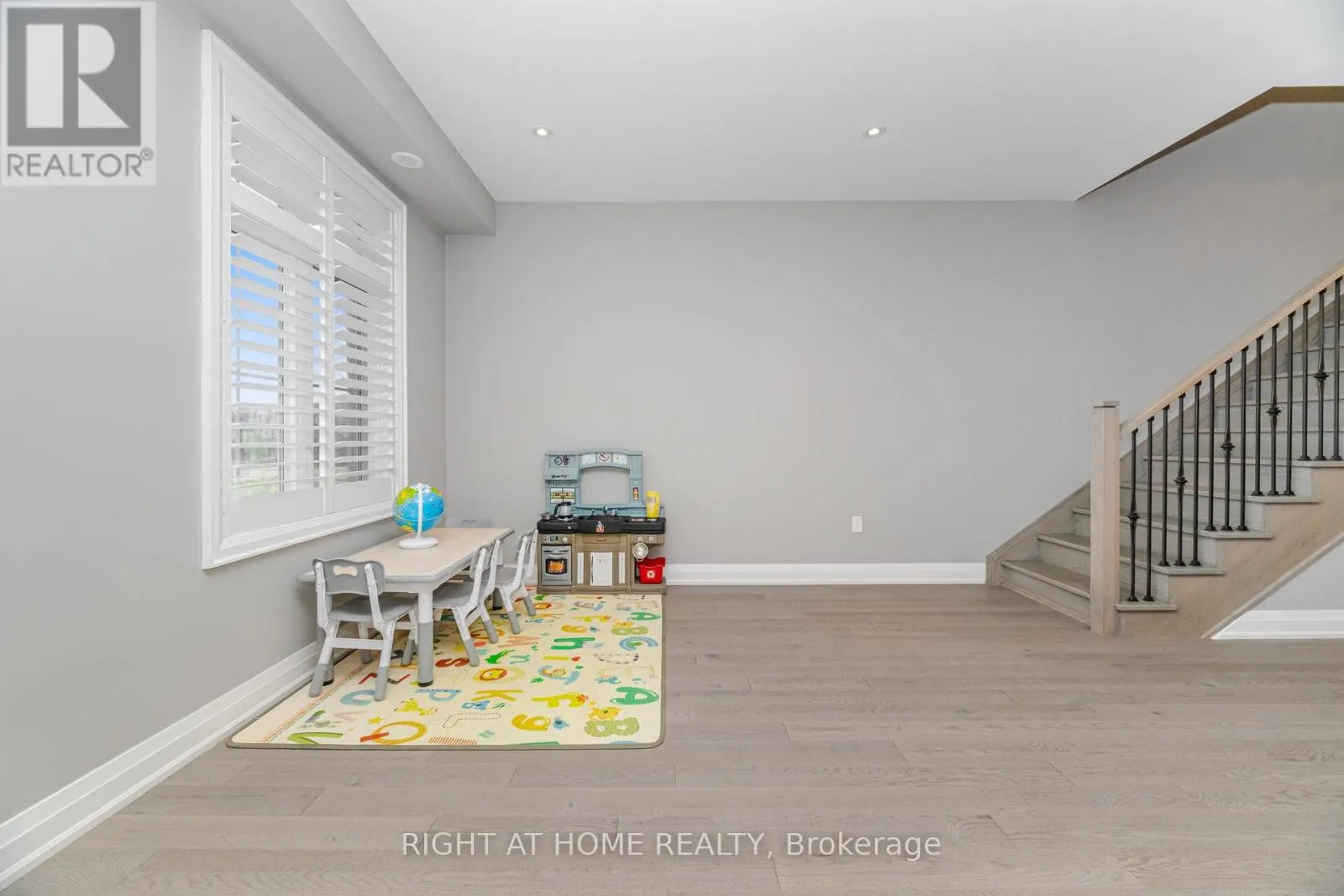 3073 POSTRIDGE DRIVE