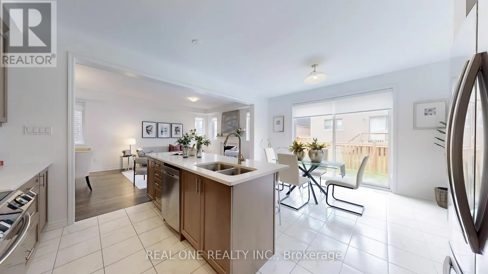 561 KENNEDY CIRCLE W
