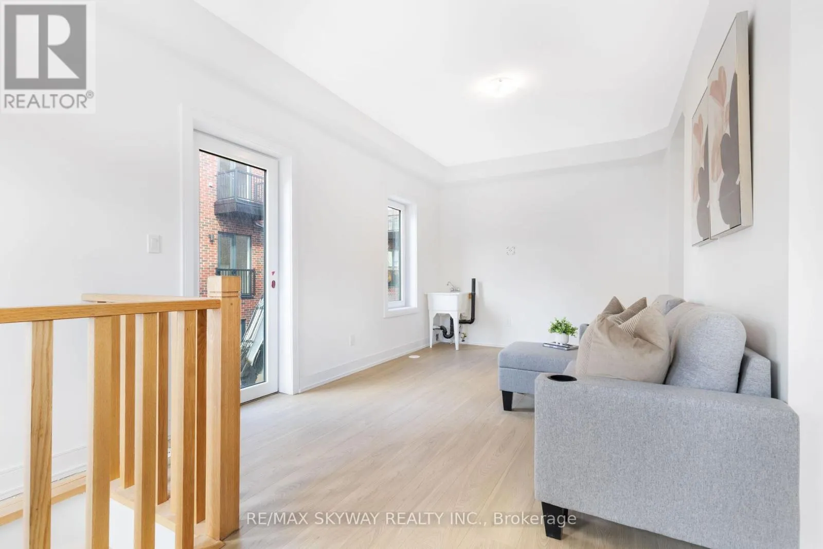 7 TAYLOR COURT