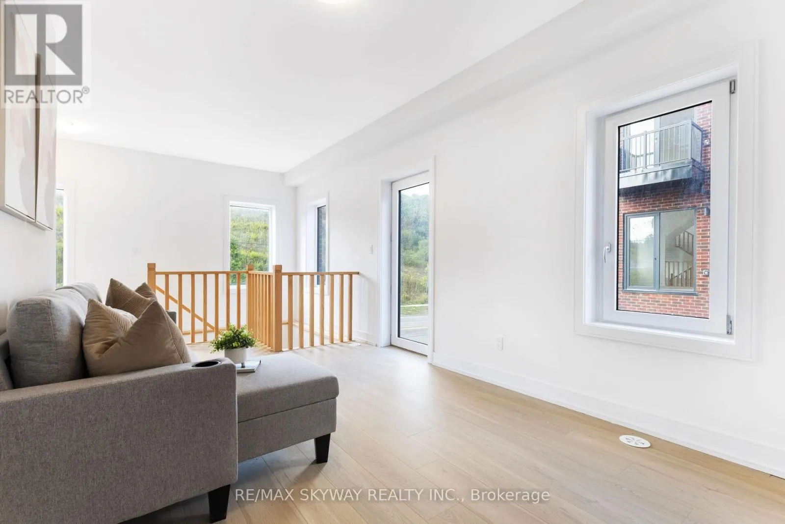 7 TAYLOR COURT